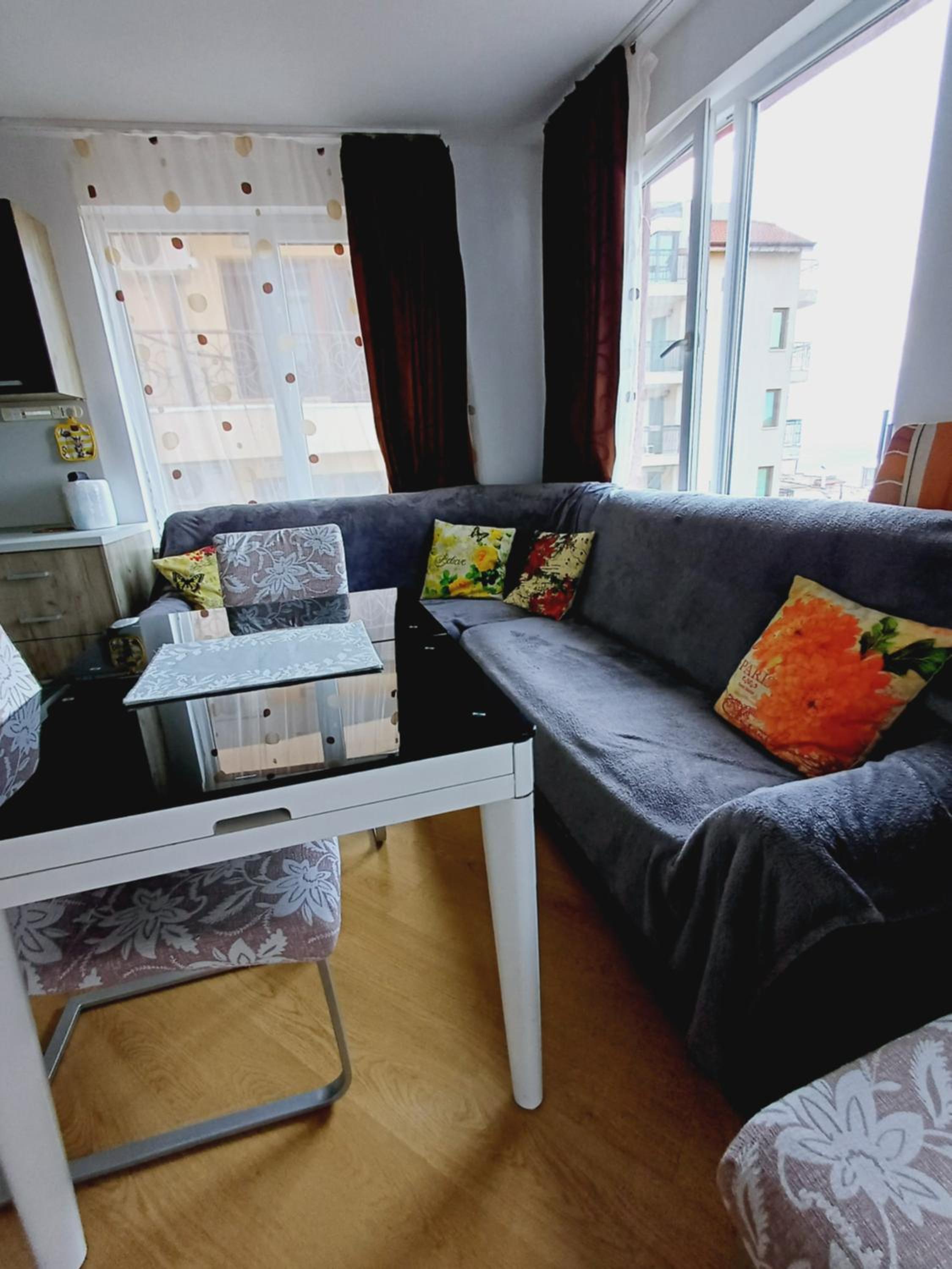 One-Bedroom Apartment photo 3