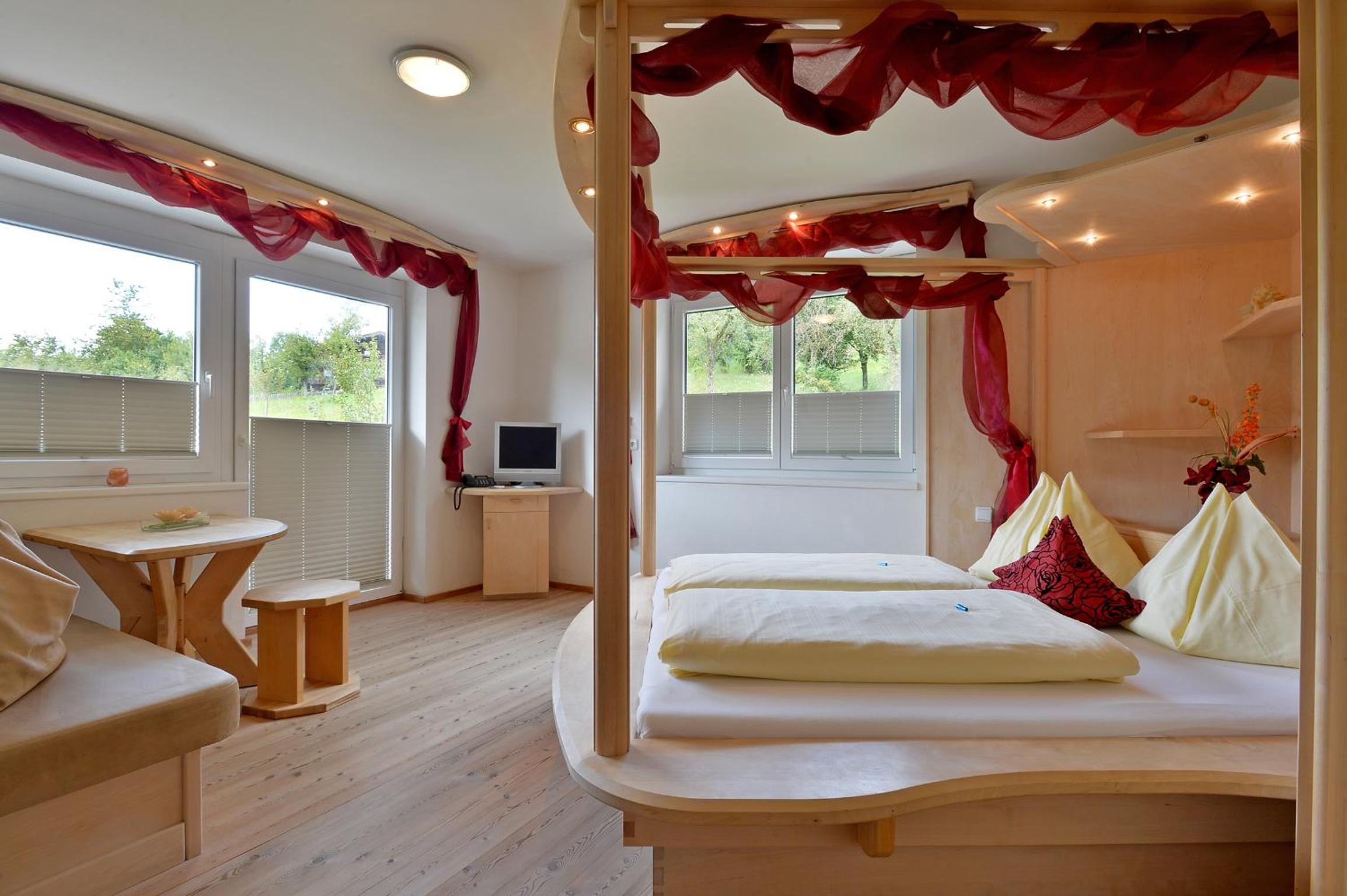 Double Room with Balcony - Photo 12