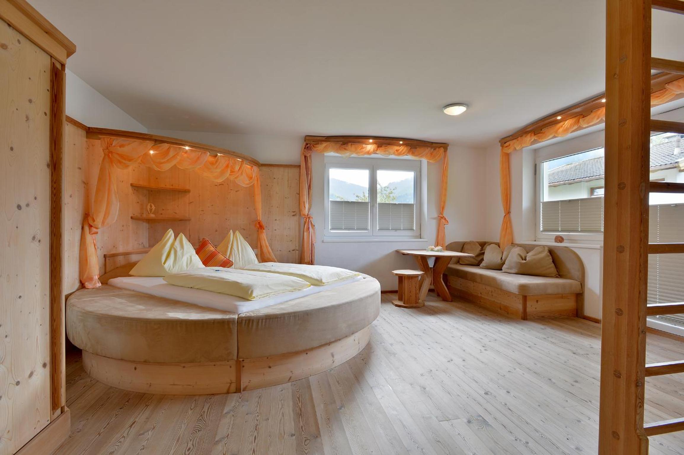 Double Room with Balcony - Photo 9