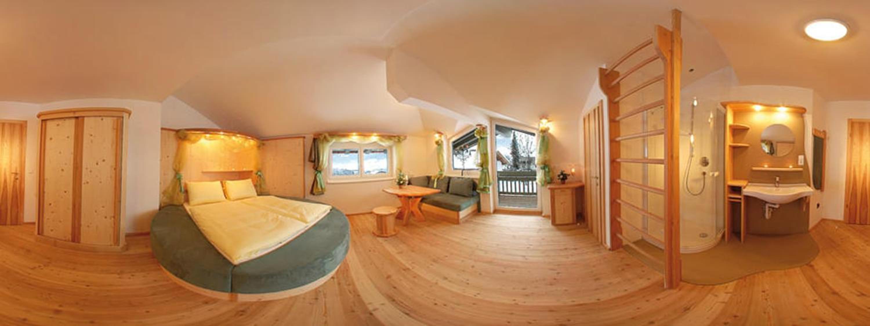Double Room with Balcony - Photo 10
