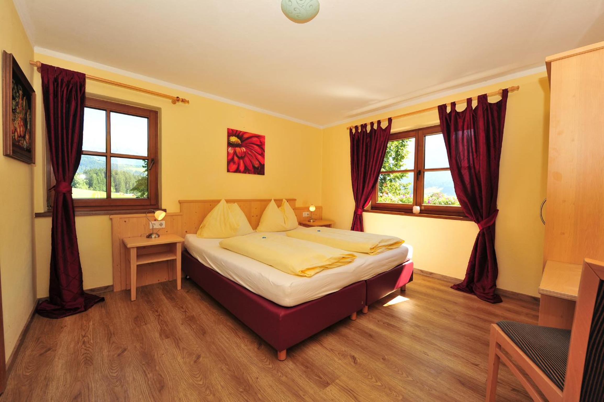 One-Bedroom Apartment - Annex - Photo 1