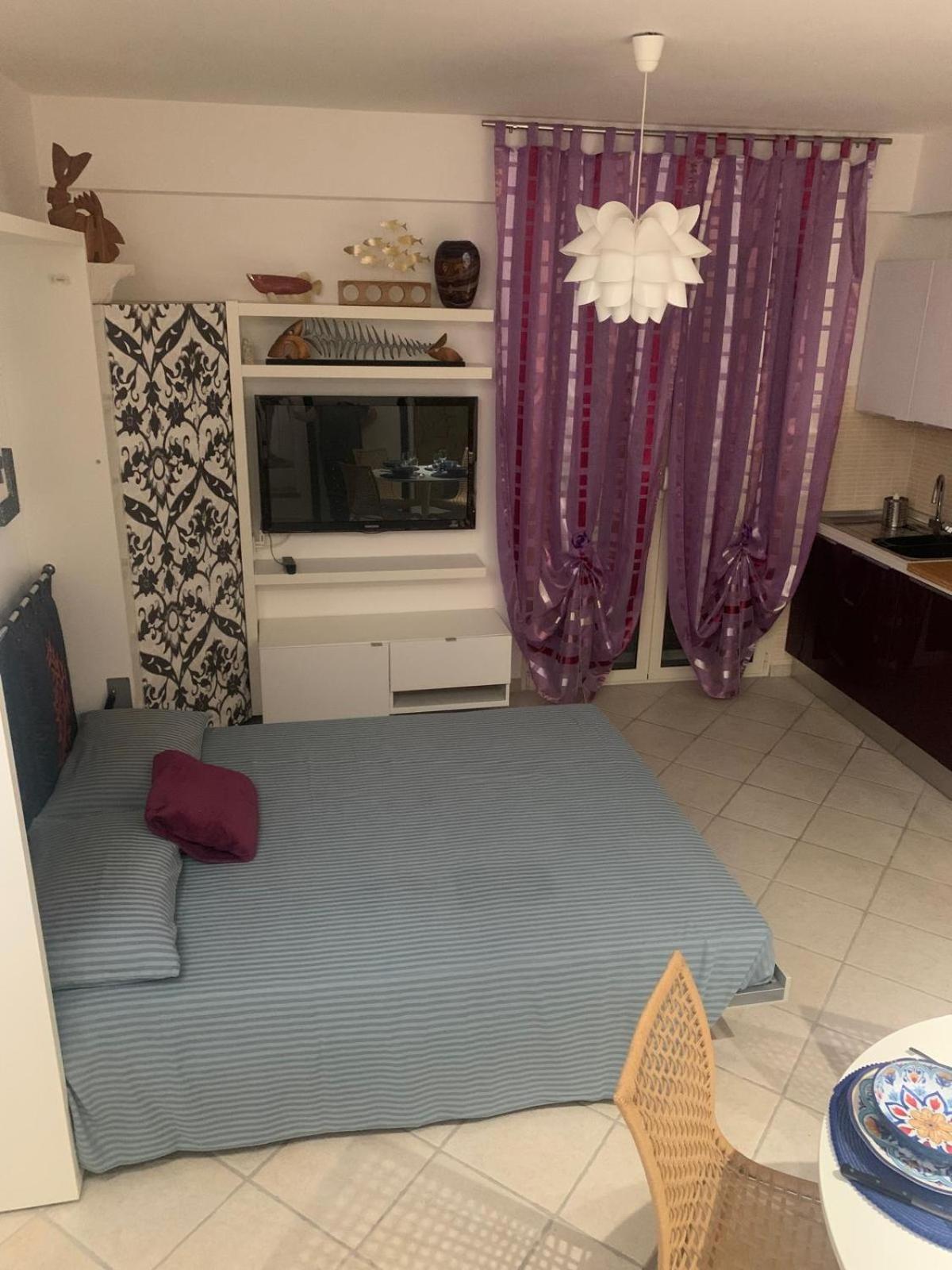 One-Bedroom Apartment photo 1