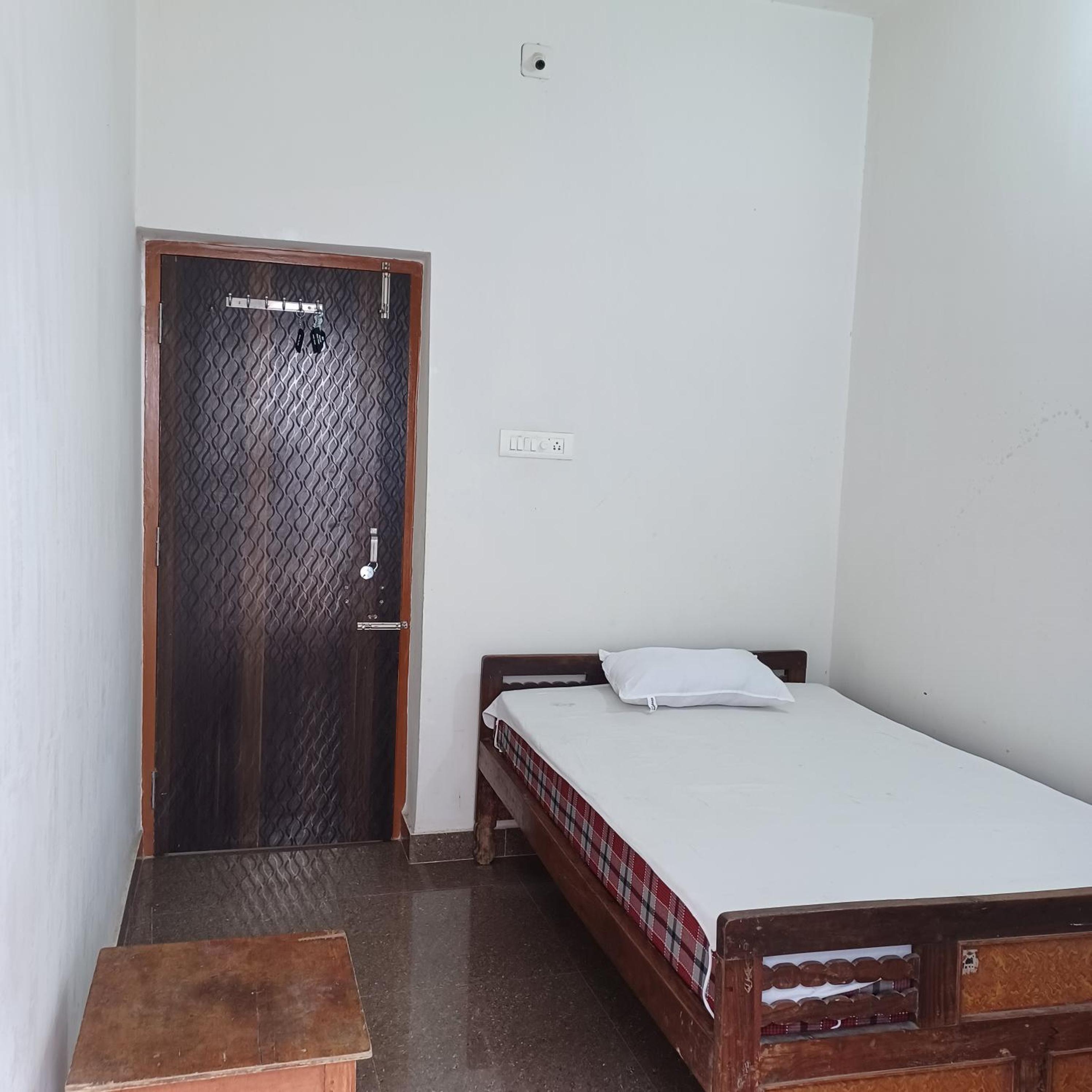 Single Room photo 2
