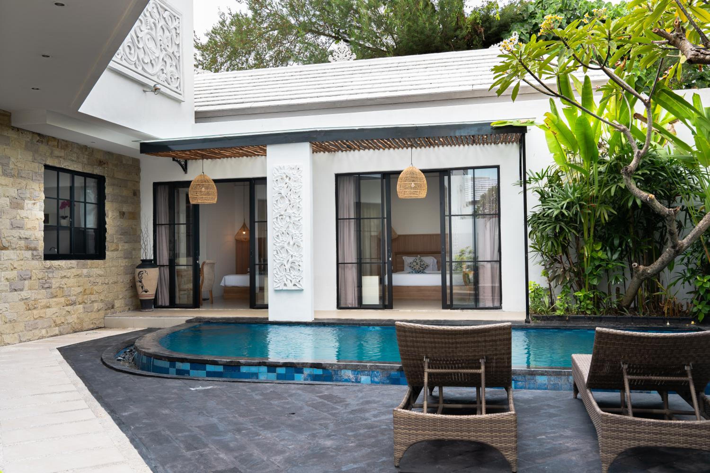 Deluxe Three-Bedroom Villa with Private Pool photo 2