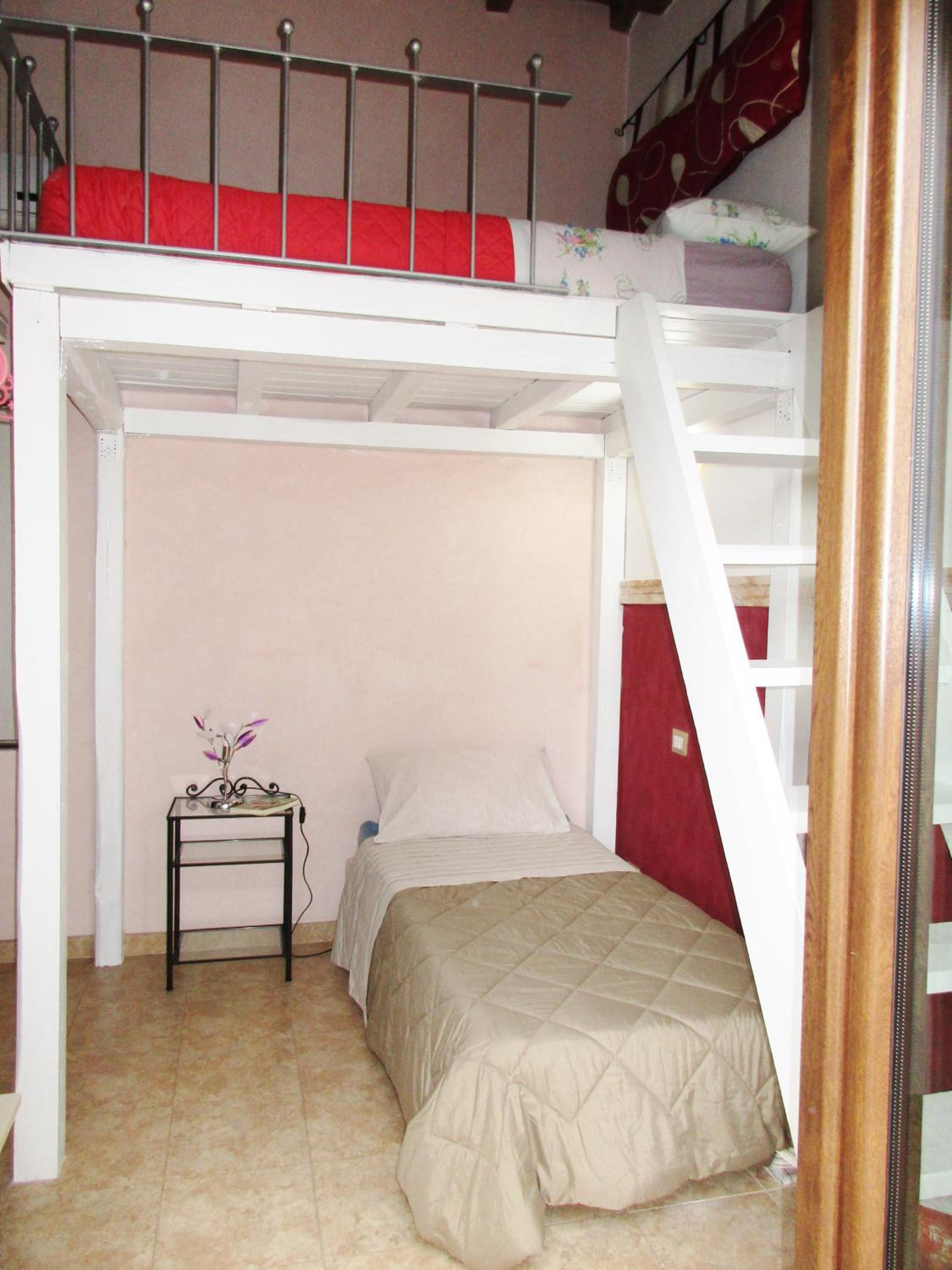 Small Twin Room - Photo 1