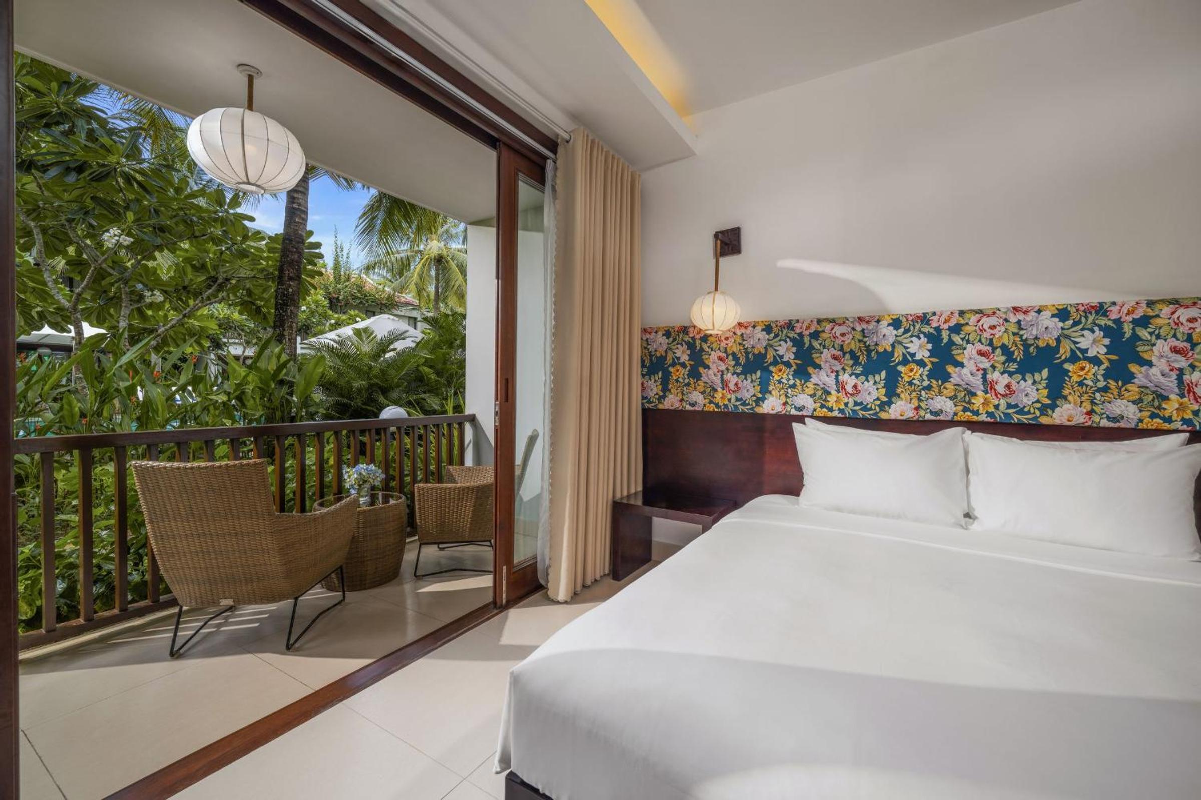 Double Deluxe Pool View Room photo 2