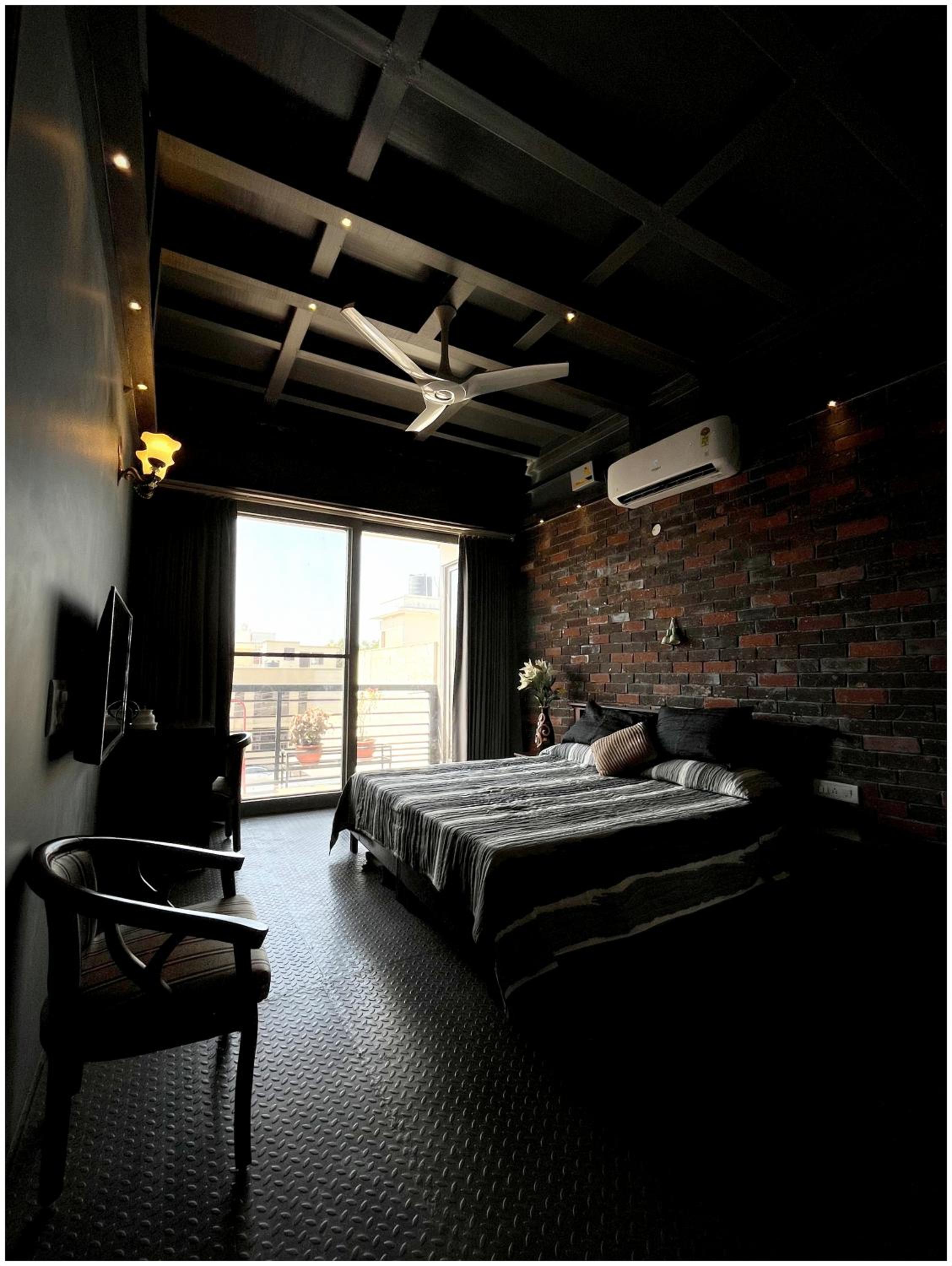 Deluxe King Room photo 2