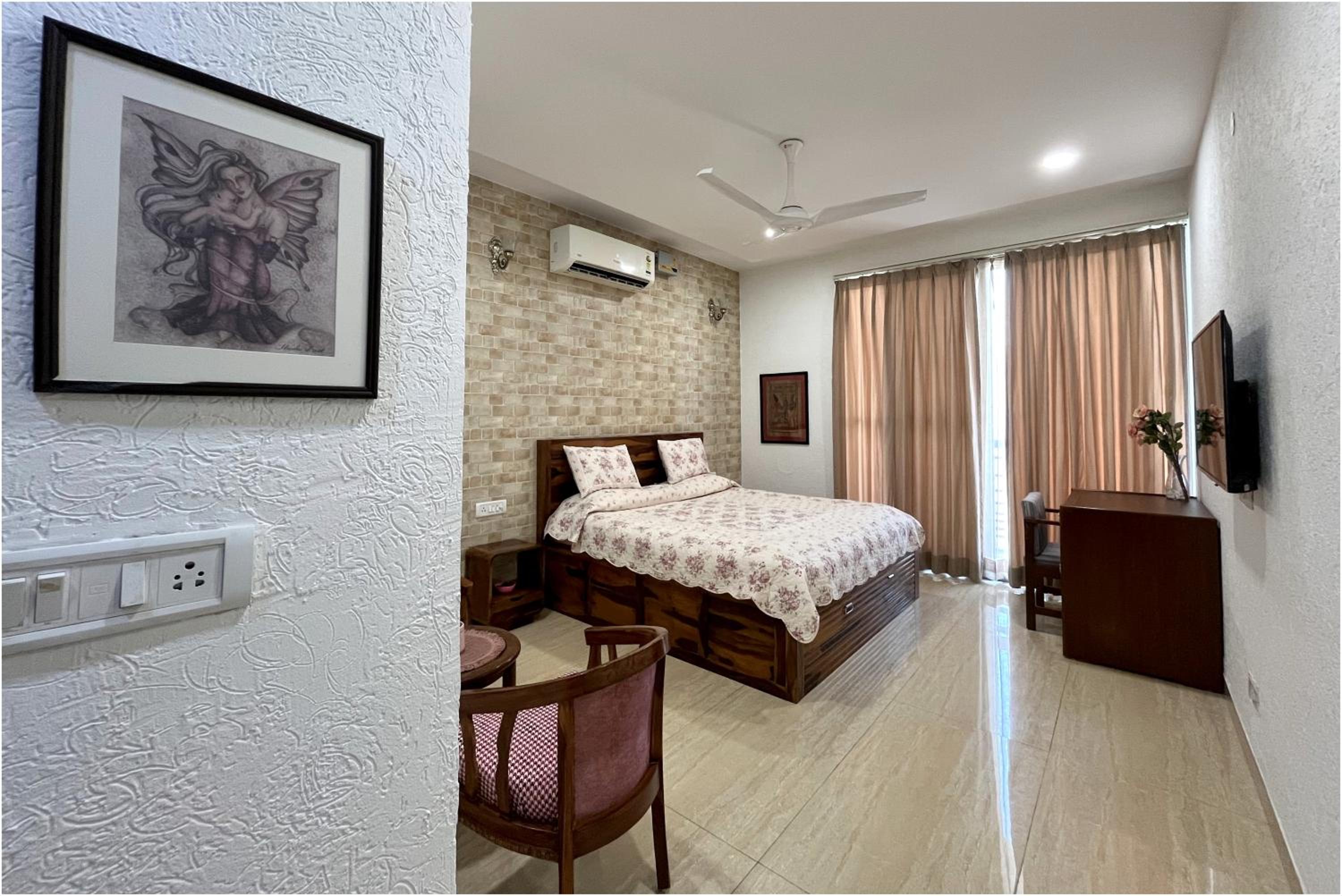 Deluxe King Room photo 3