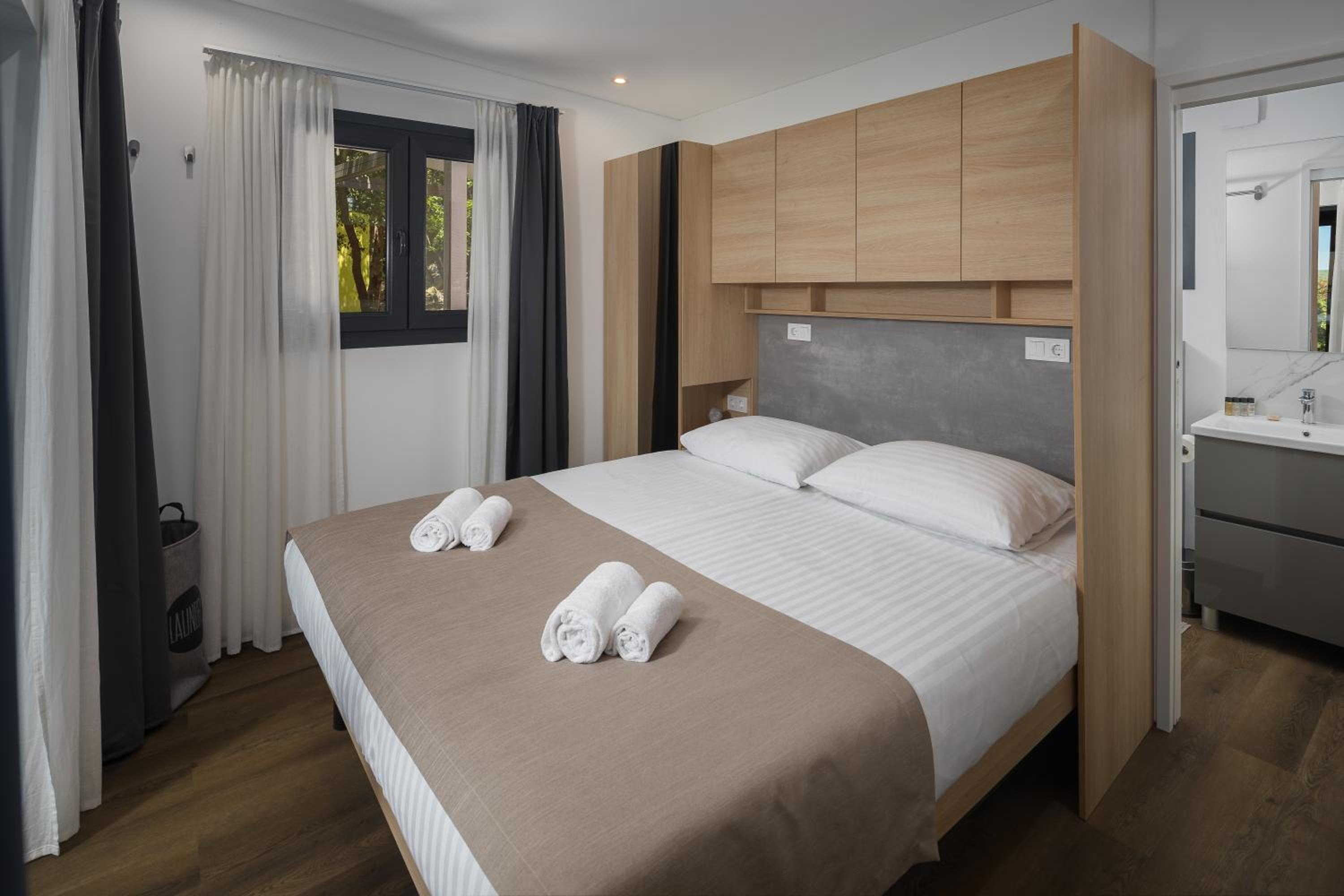 Prestige Mobilheim mit Whirlpool - Meerblick