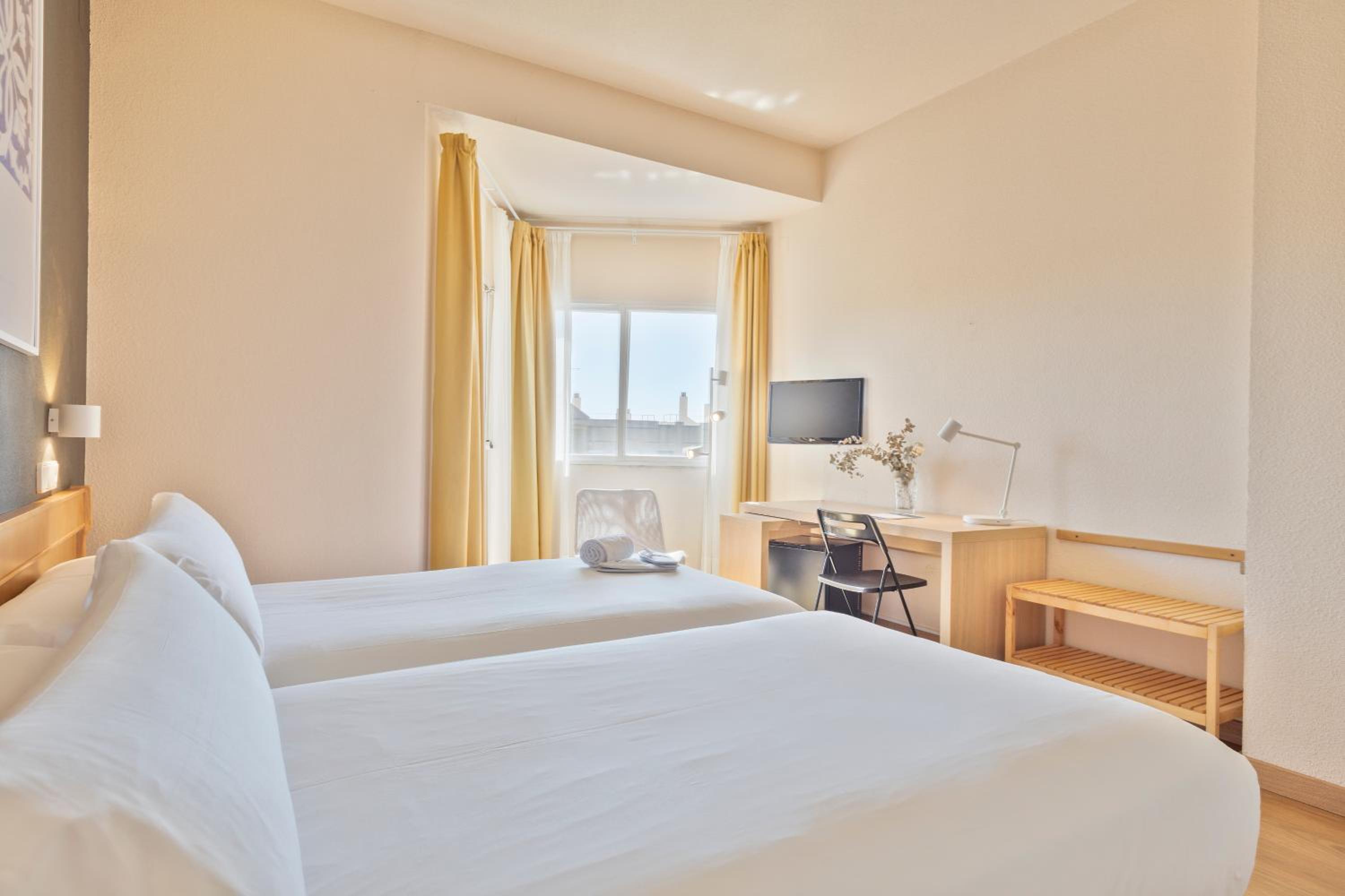 Twin Room - Photo 6