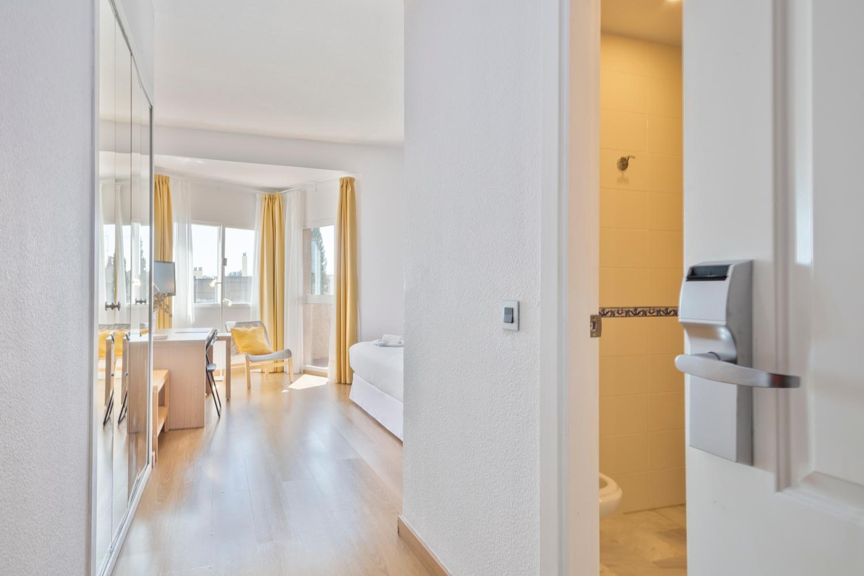 Twin Room - Photo 5