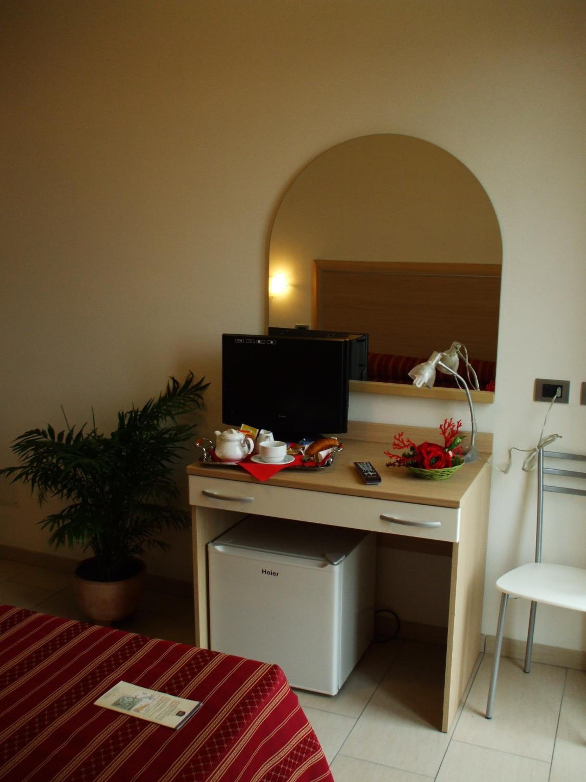 Double or Twin Room - Photo 4