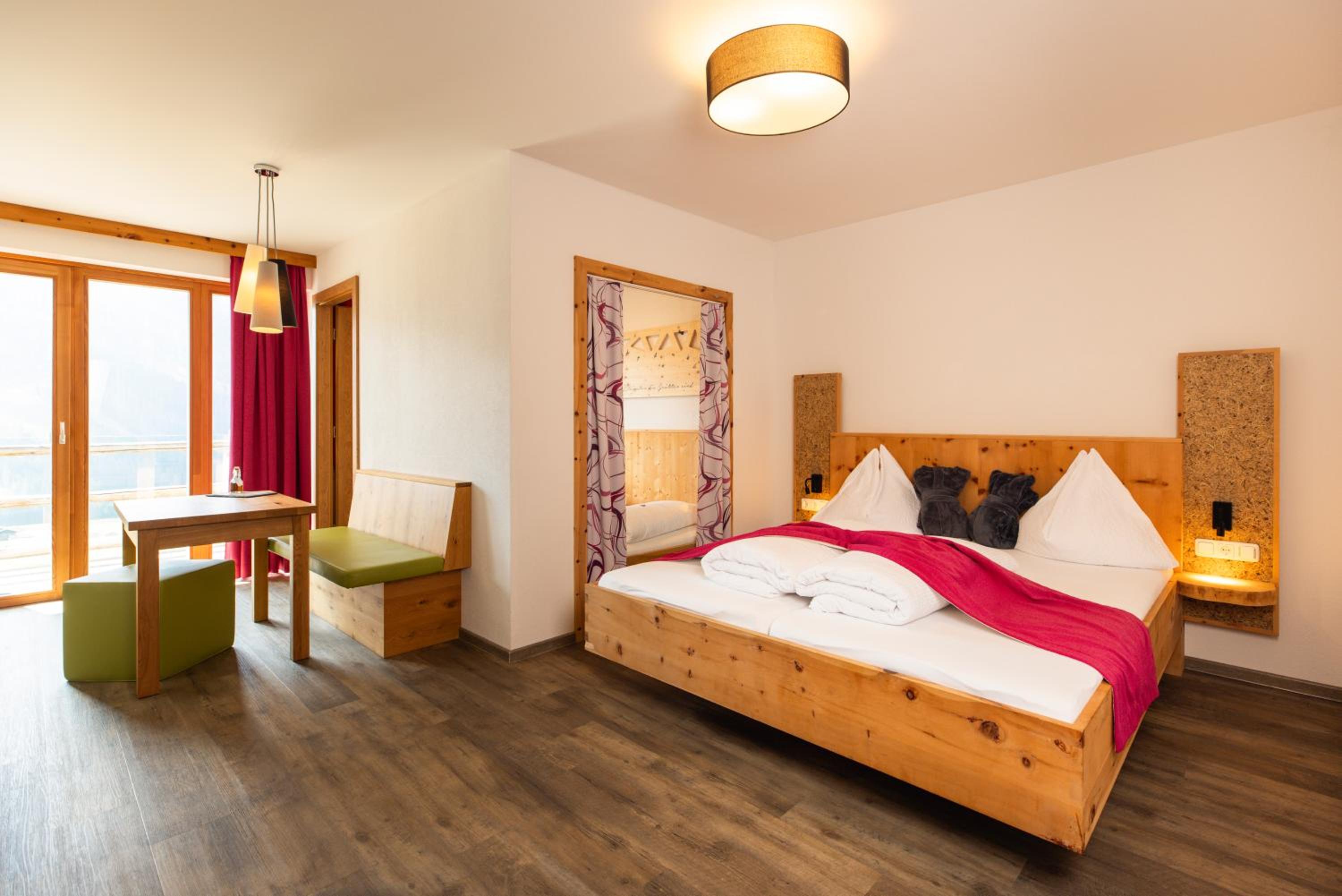 Suite - Photo 1