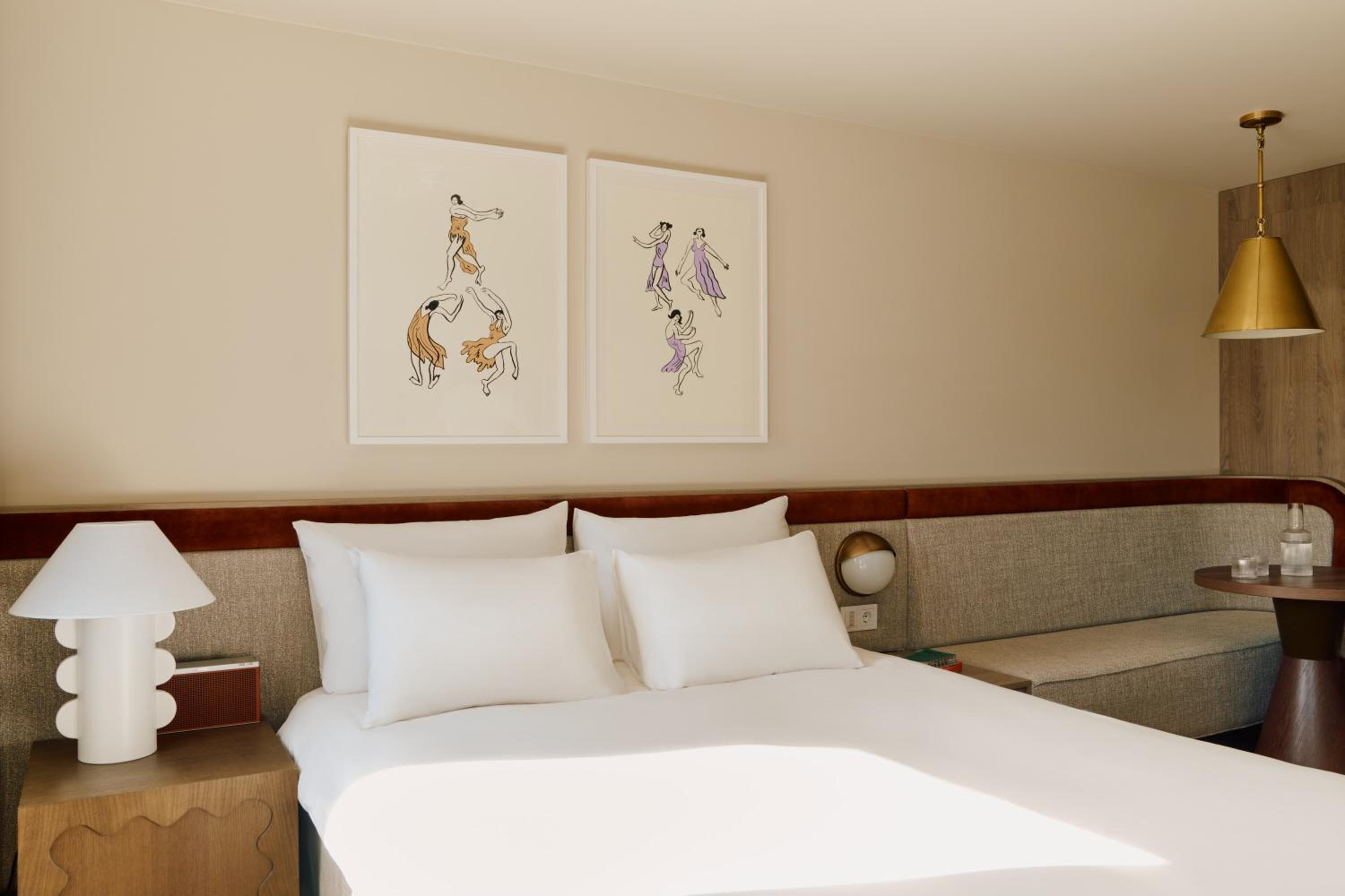 Room with City View - Photo 10