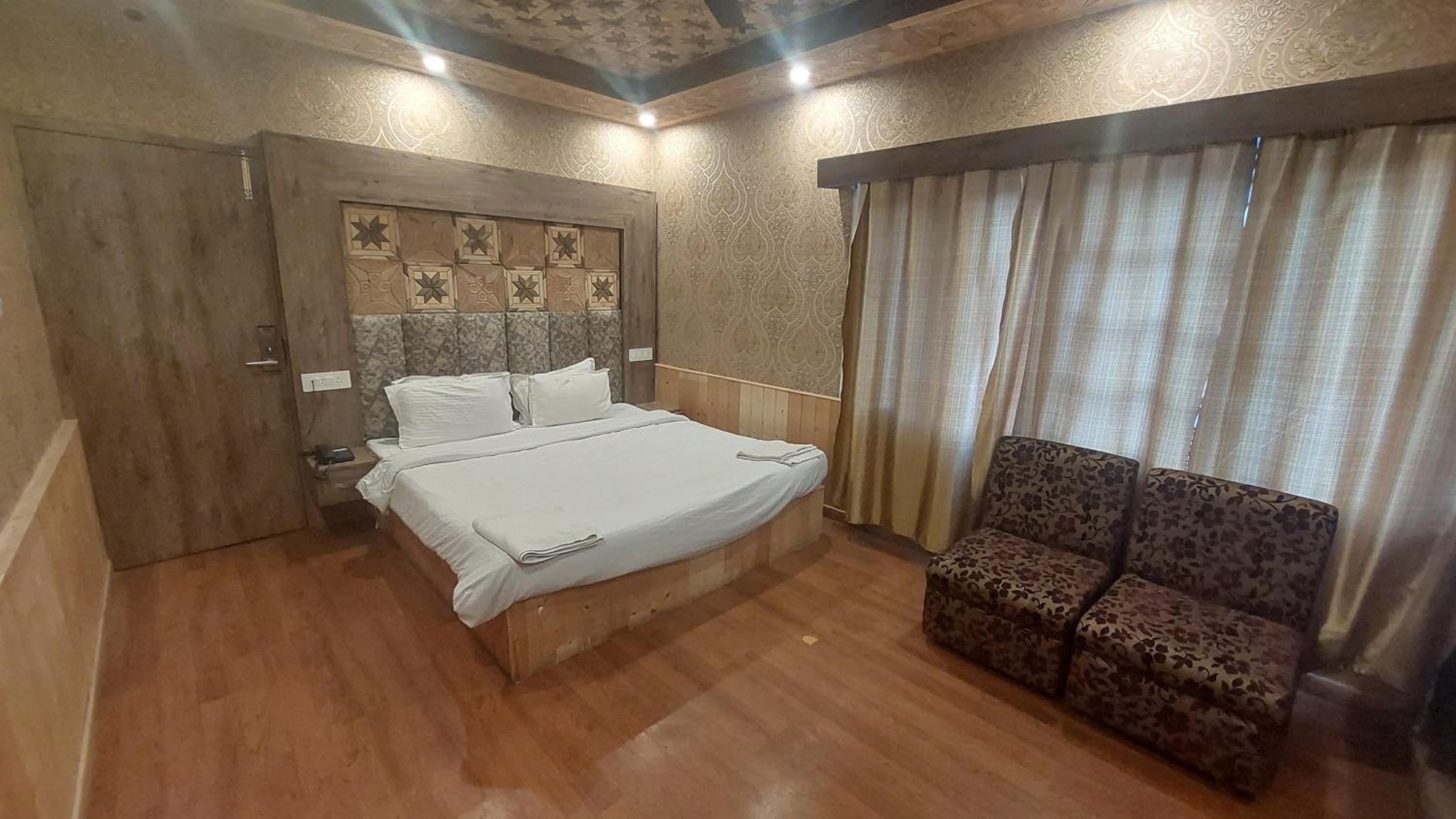 Deluxe Room - Photo 2