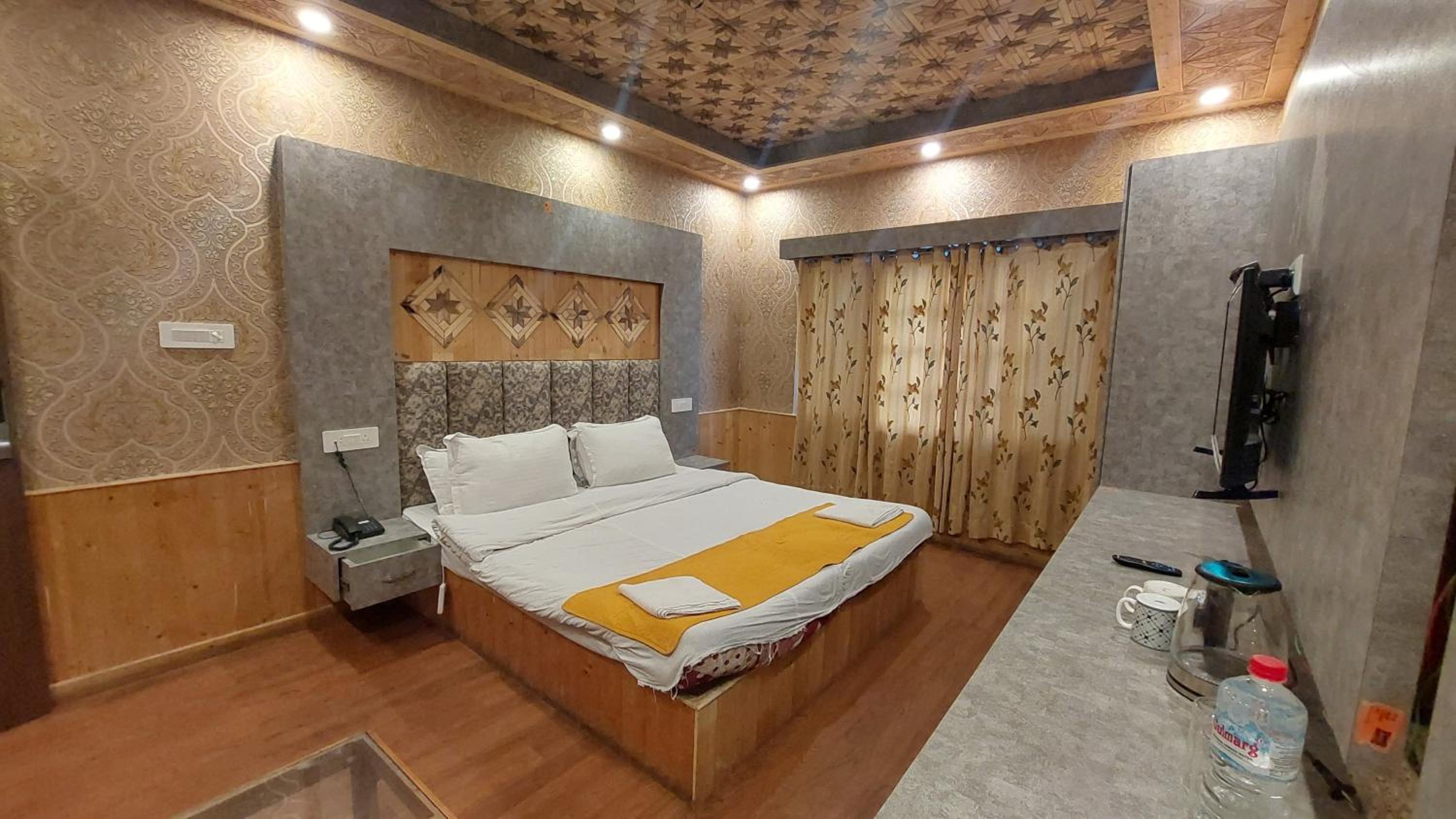 Deluxe Room - Photo 10