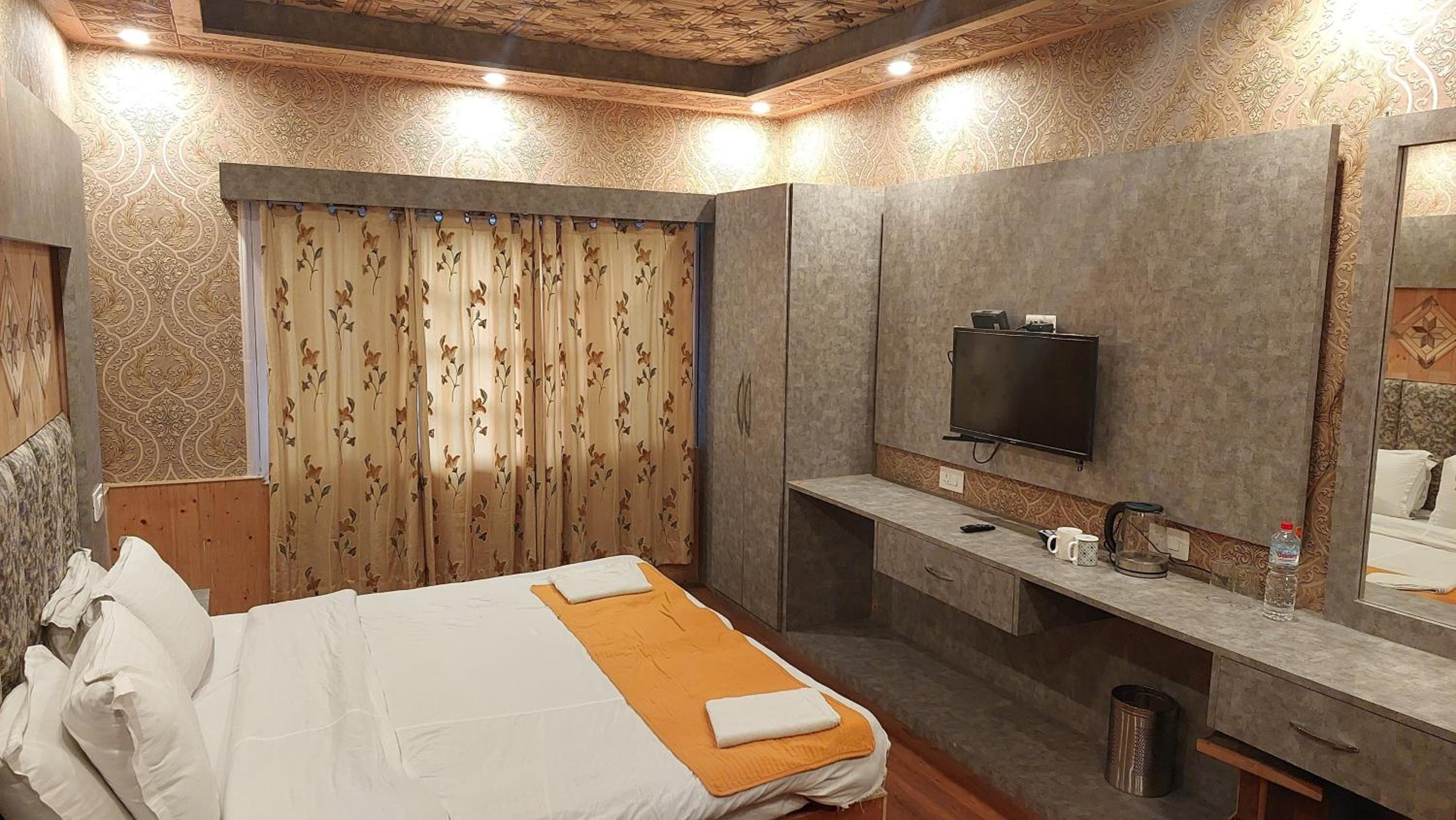 Deluxe Room - Photo 3