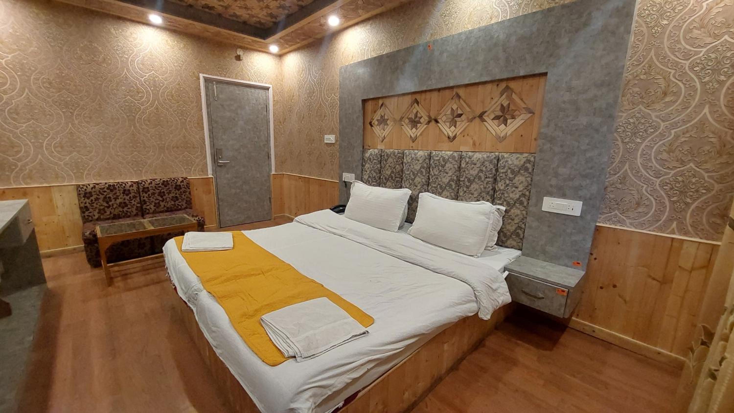 Deluxe Room - Photo 4