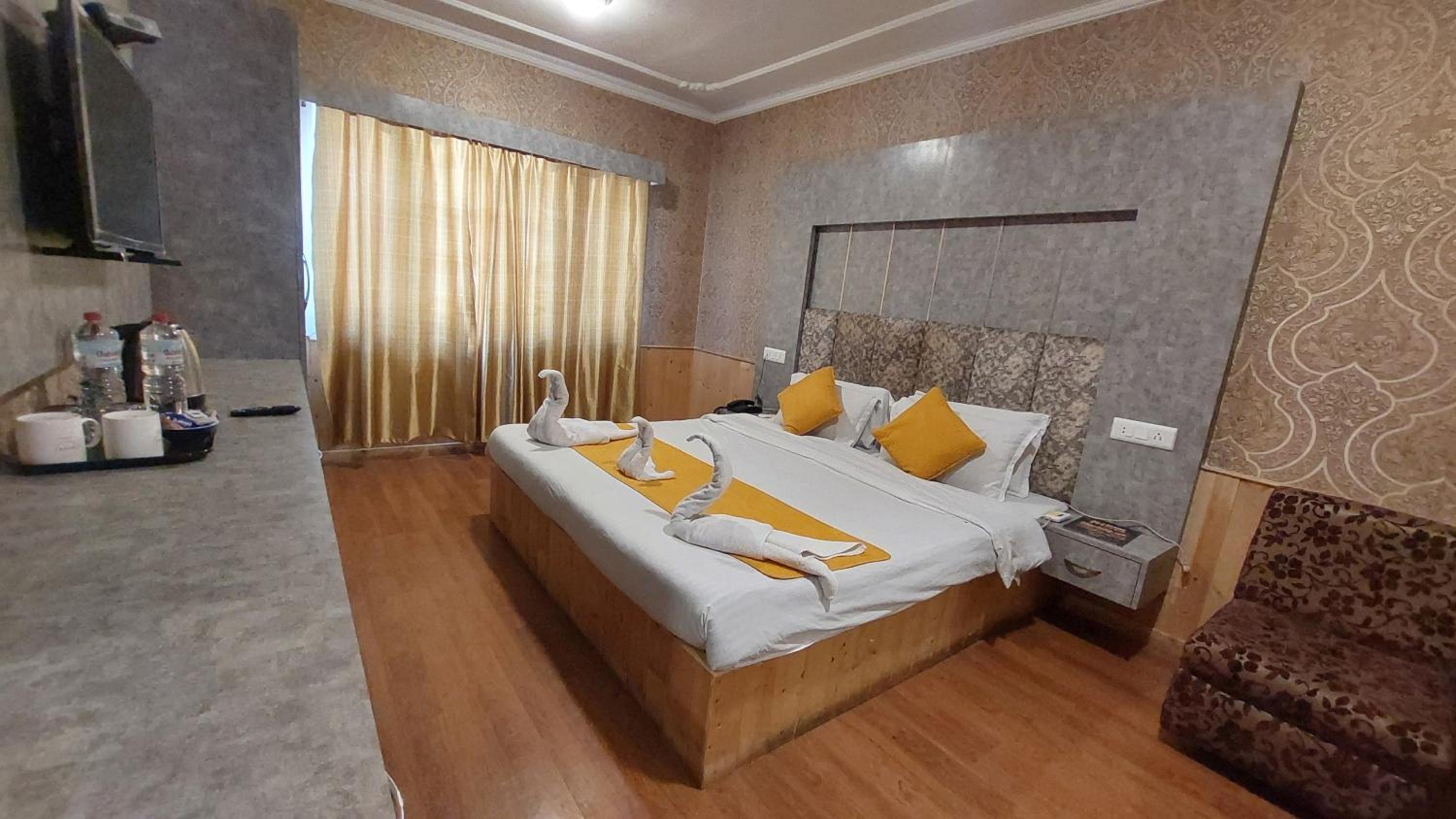 Deluxe Room - Photo 7