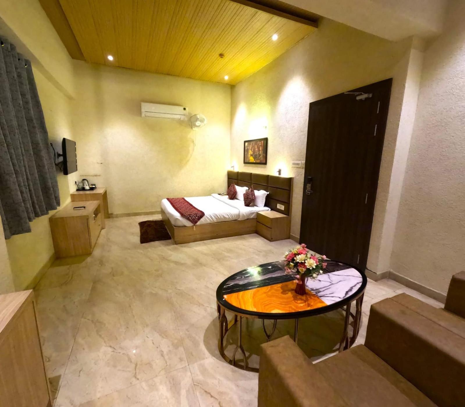Triple Room with Pool View photo 3