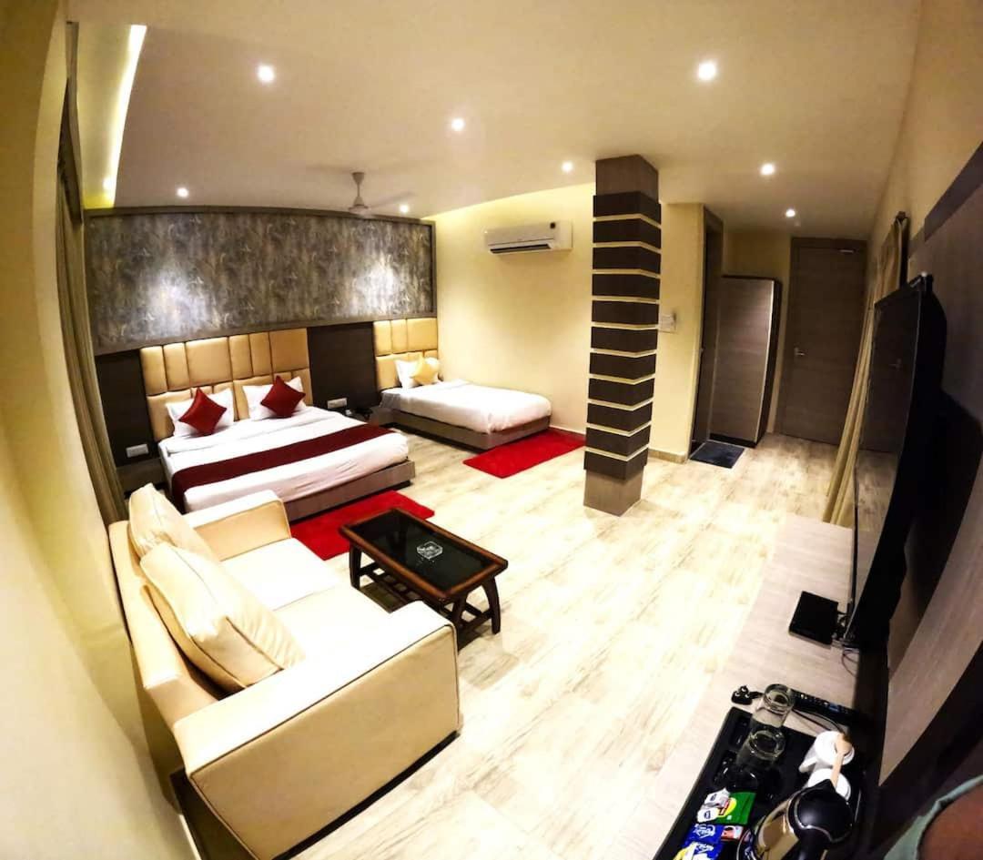 Triple Room with Pool View photo 2
