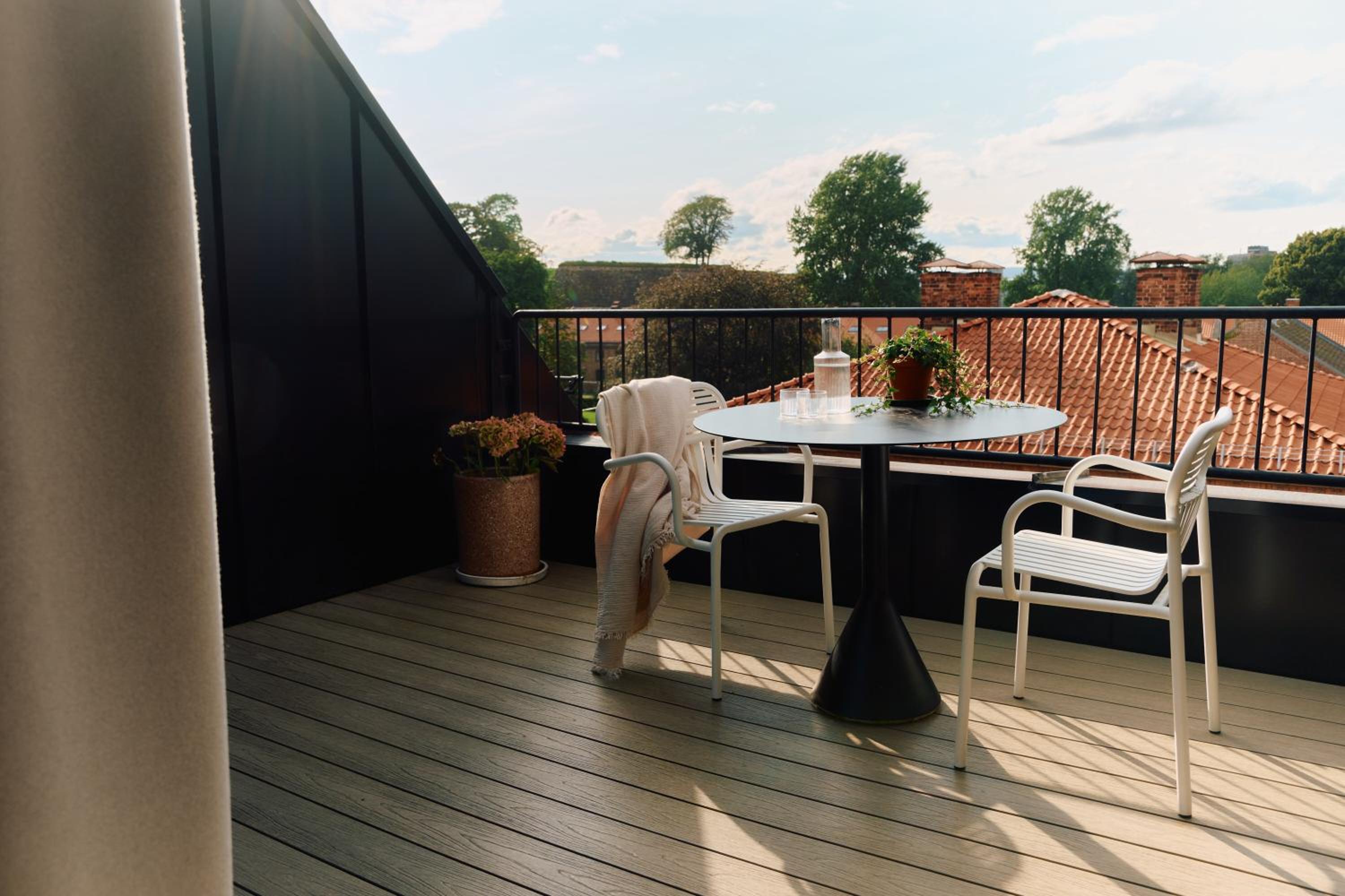 Deluxe Suite with Balcony thumbnail 6