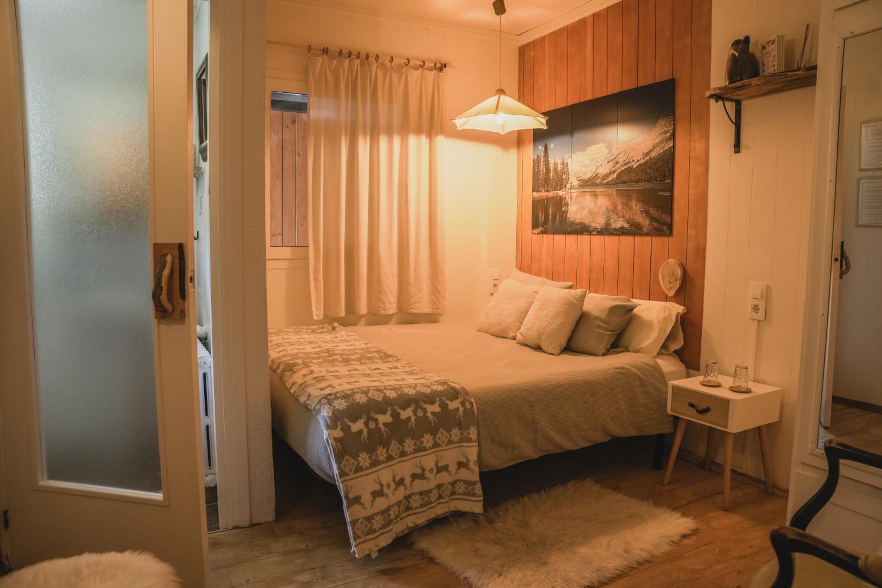 Budget Double Room photo 3