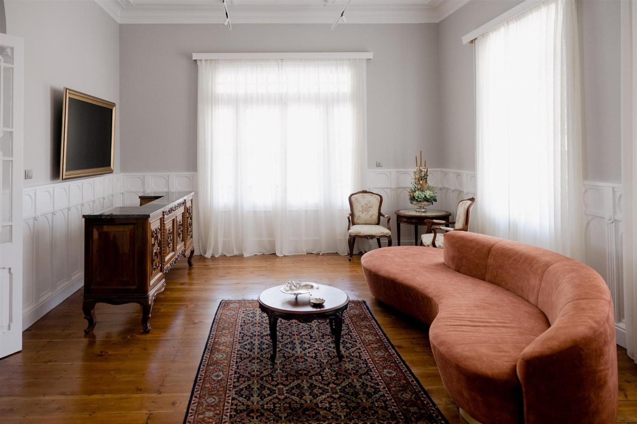Four-Bedroom Luxury Apartment