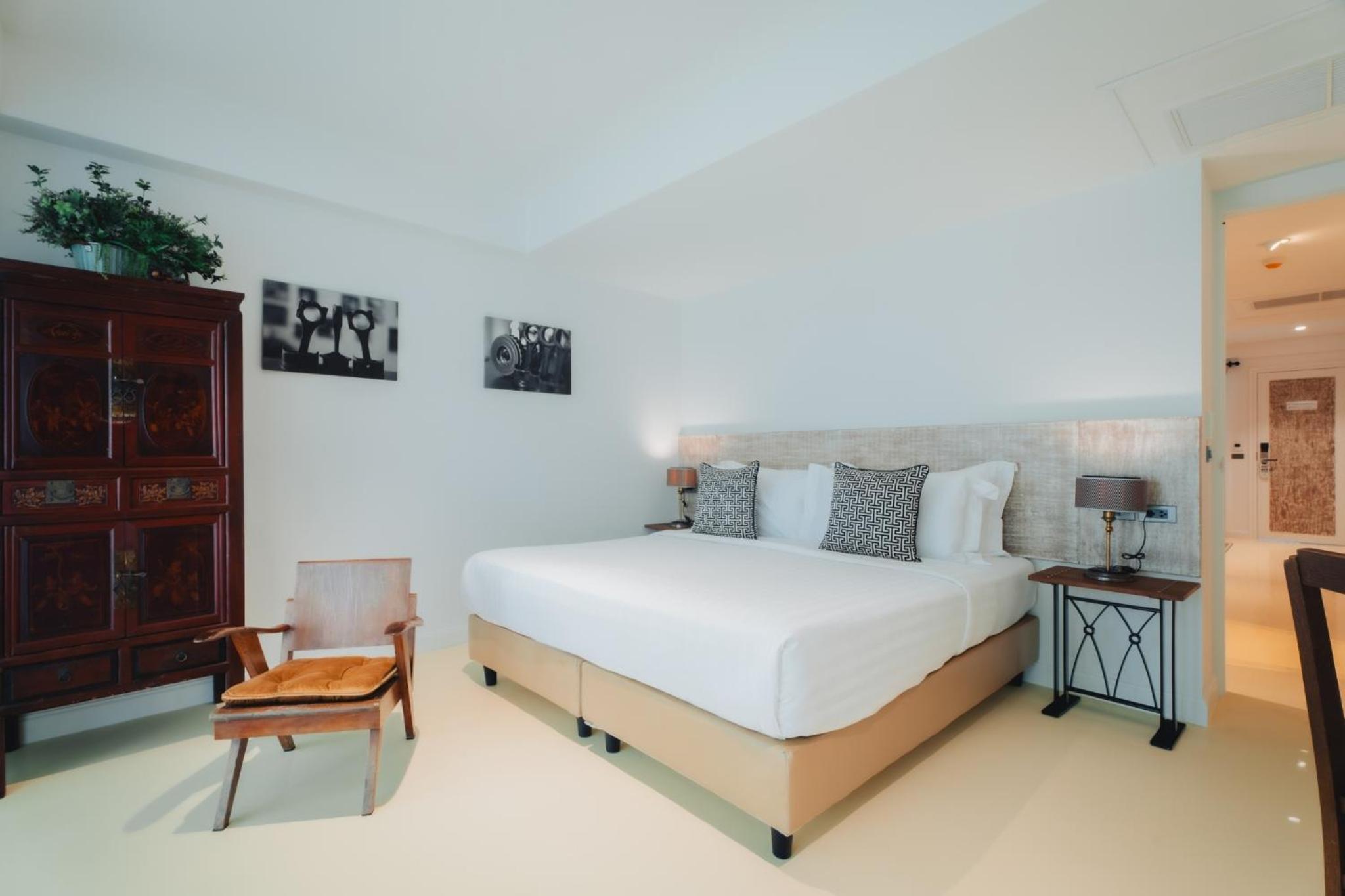 King Suite with Balcony