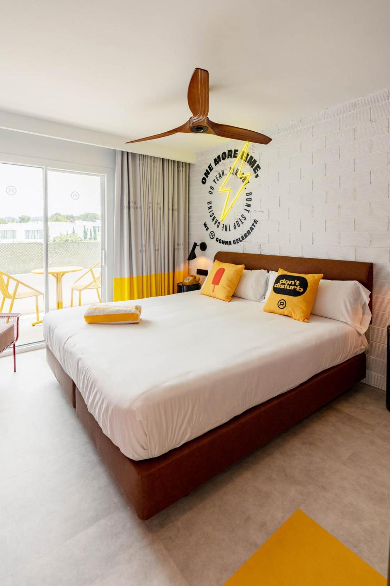 Superior Room with Side Sea View  - Photo 1