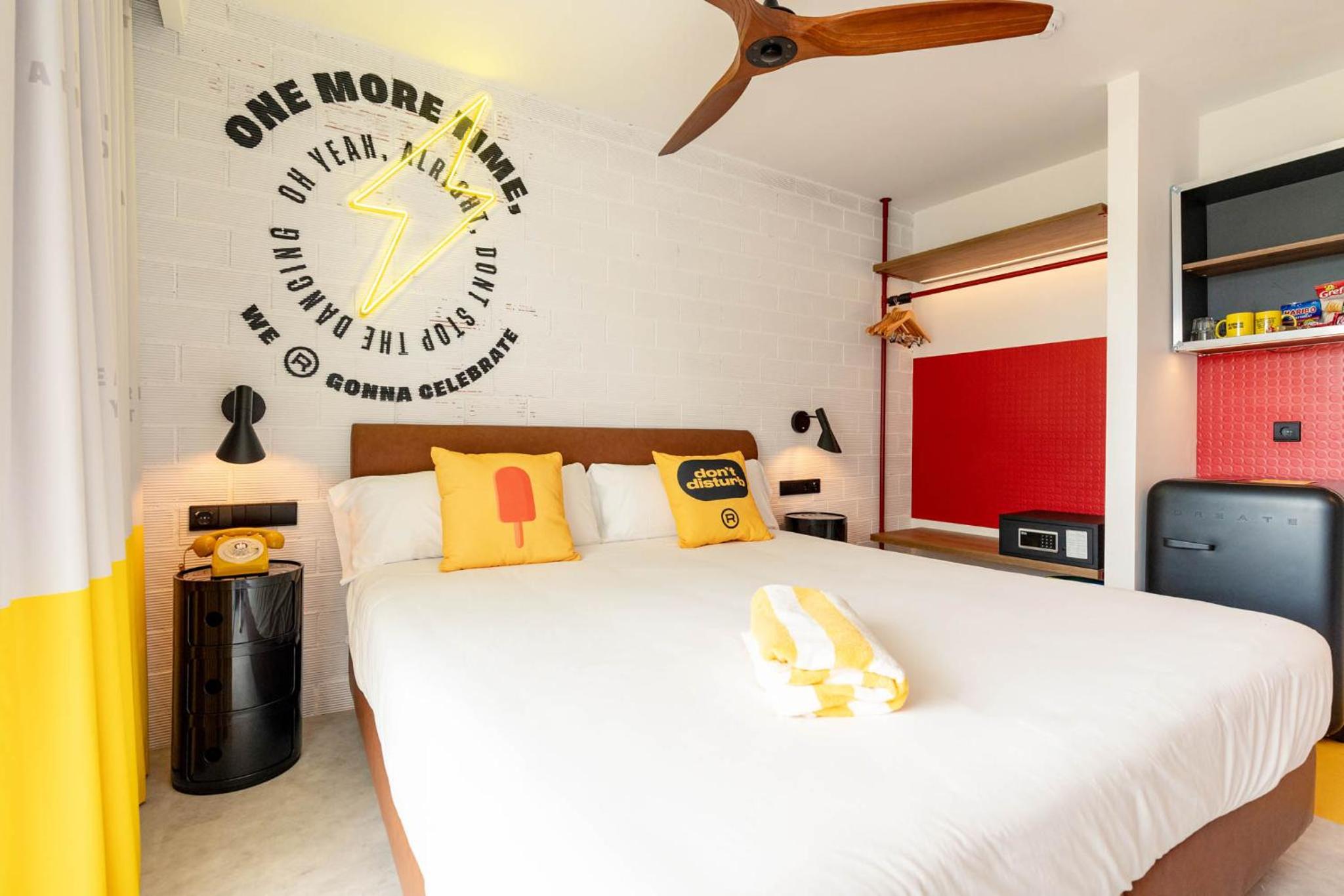 Superior Room with Side Sea View  - Photo 7