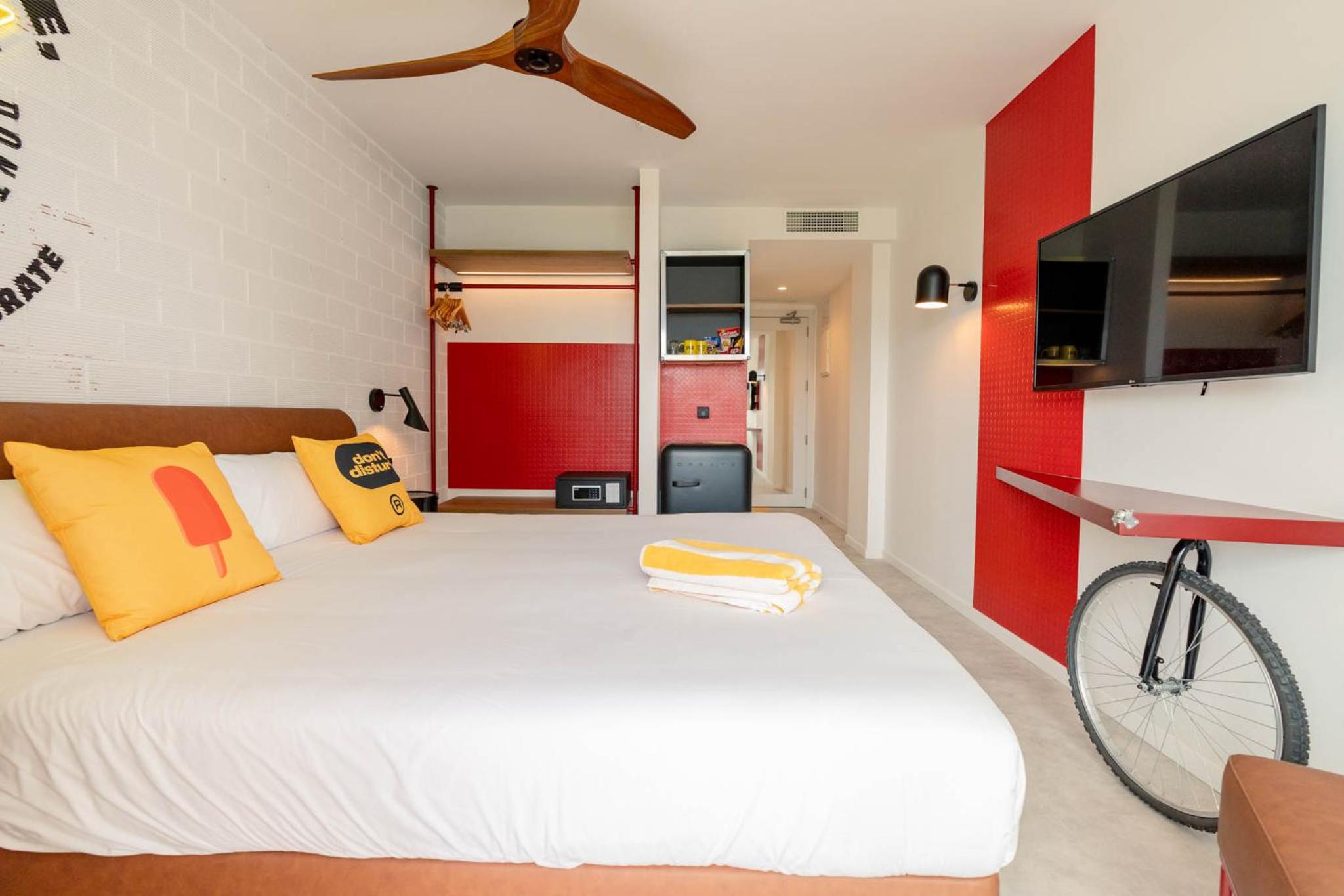 Superior Room with Side Sea View  - Photo 8