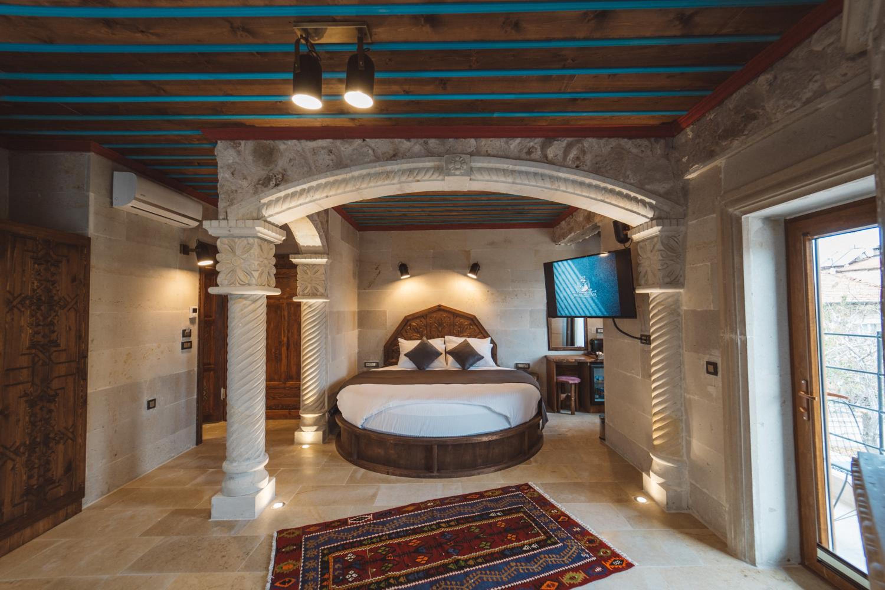 Superior Suite - Photo 6