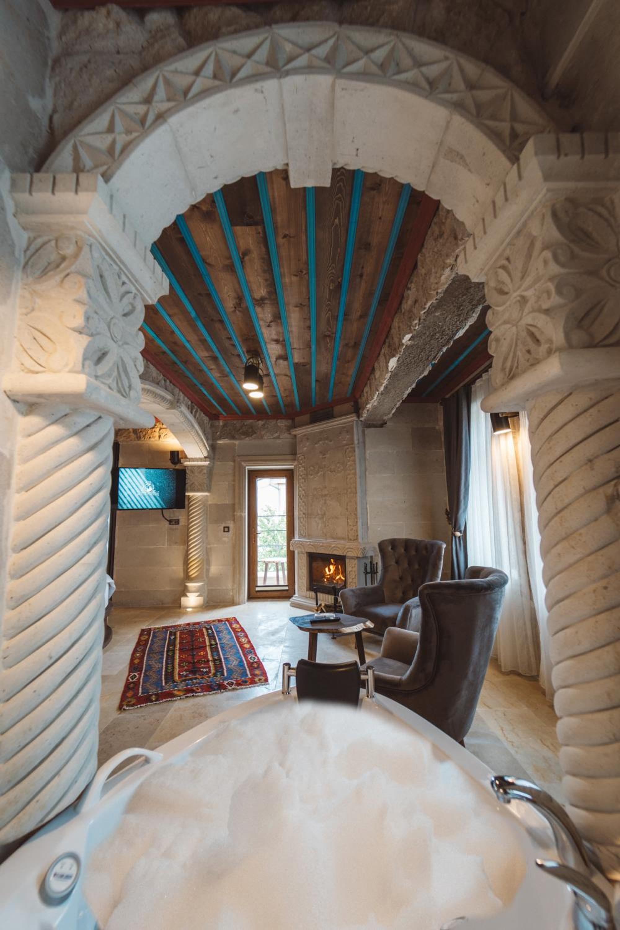 Superior Suite - Photo 7