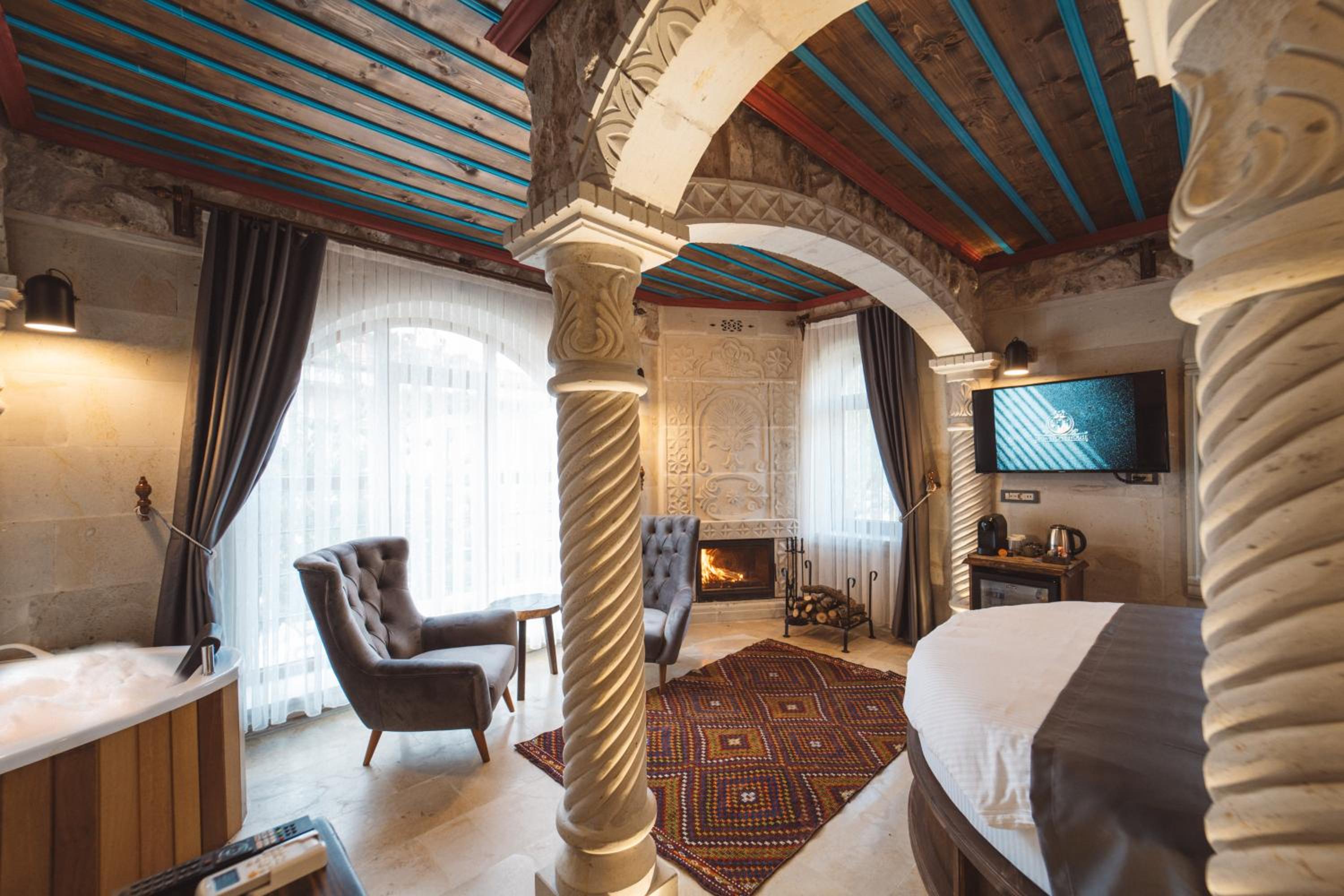 Deluxe Suite - Photo 2