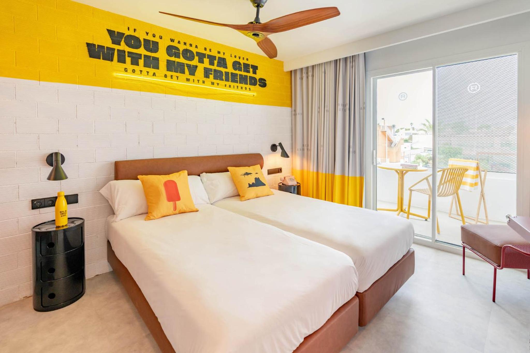 Superior Room with Pool View - Photo 3