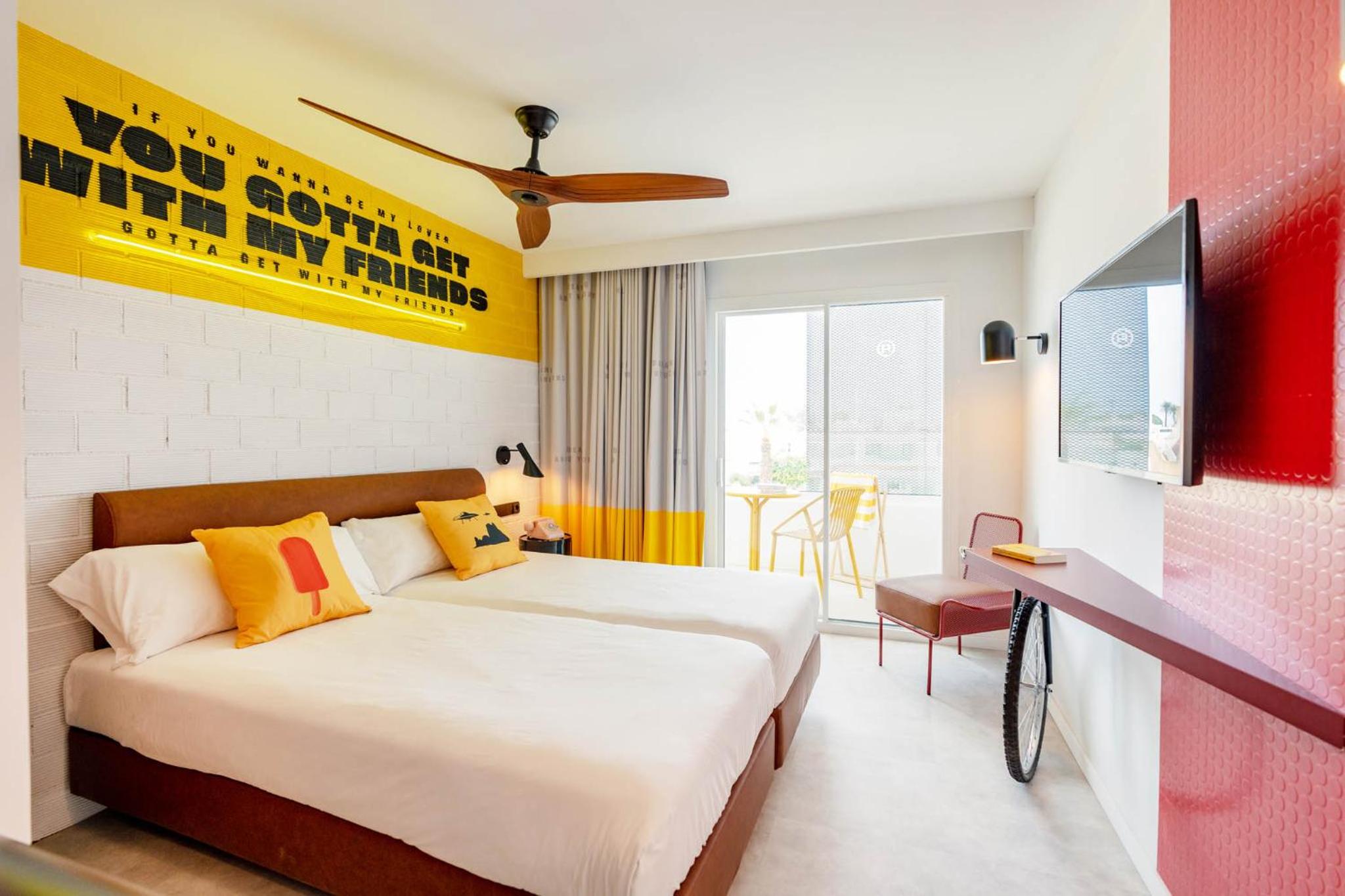 Superior Room with Pool View - Photo 4