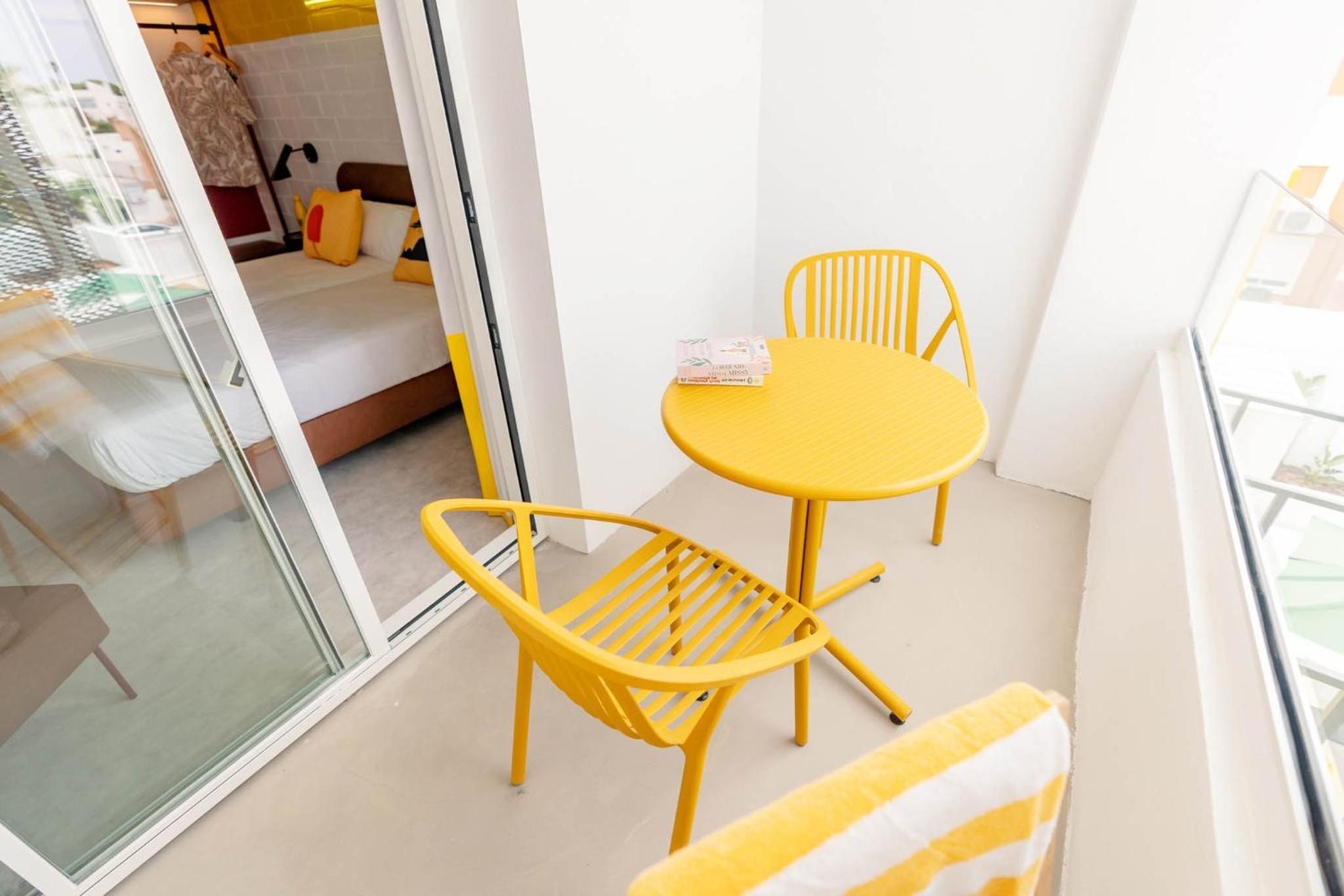 Superior Room with Pool View - Photo 10