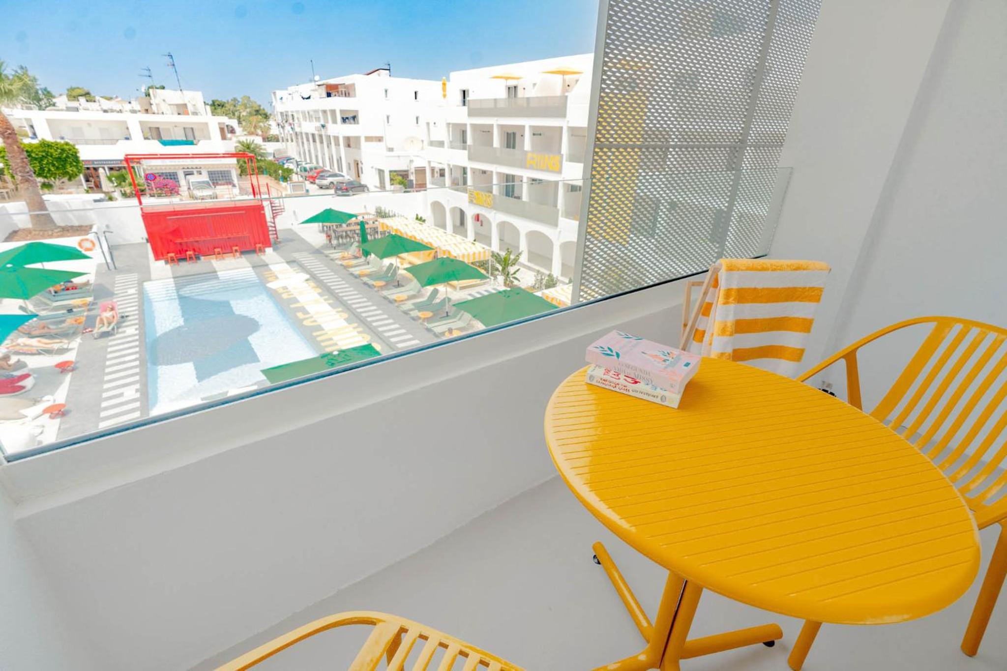 Superior Room with Pool View - Photo 8