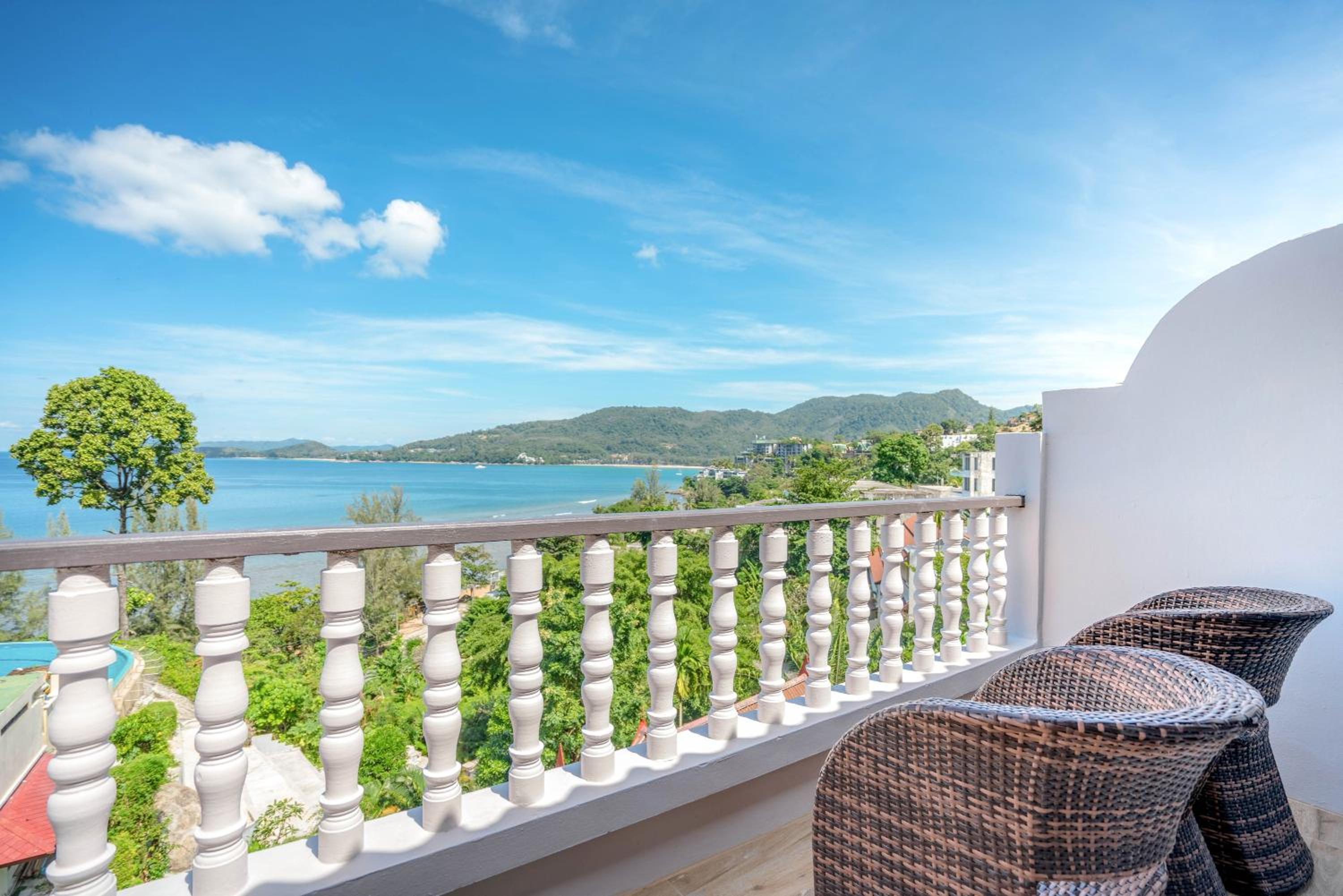 Deluxe Double Room with Sea View - Photo 2