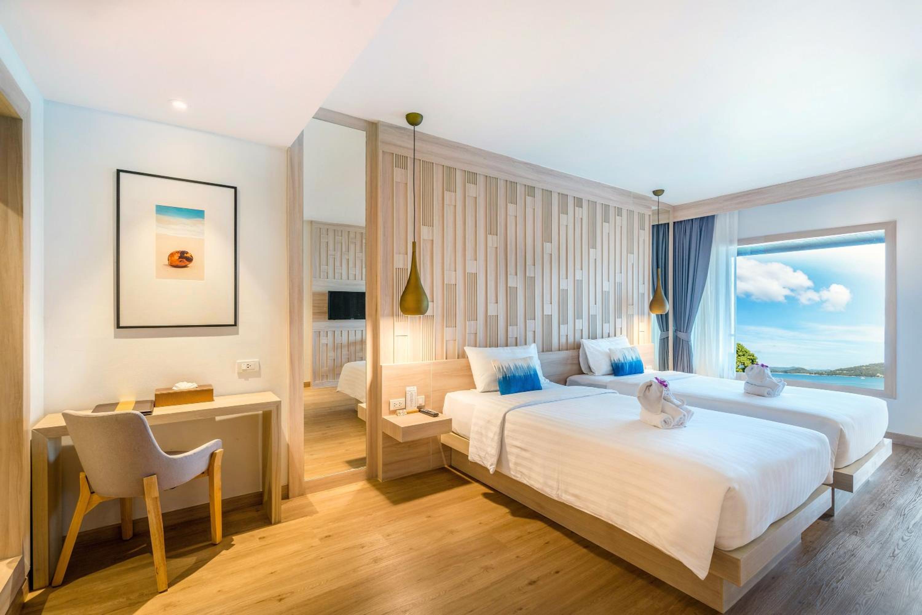 Deluxe Twin Room with Sea View - Photo 1