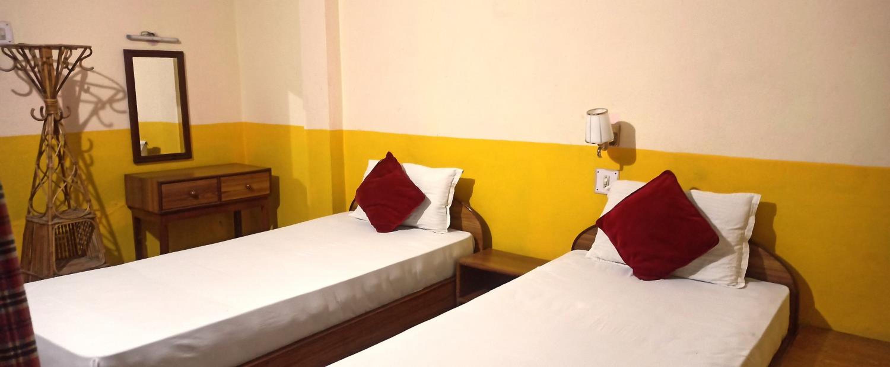 Twin Room with Private Bathroom photo 2
