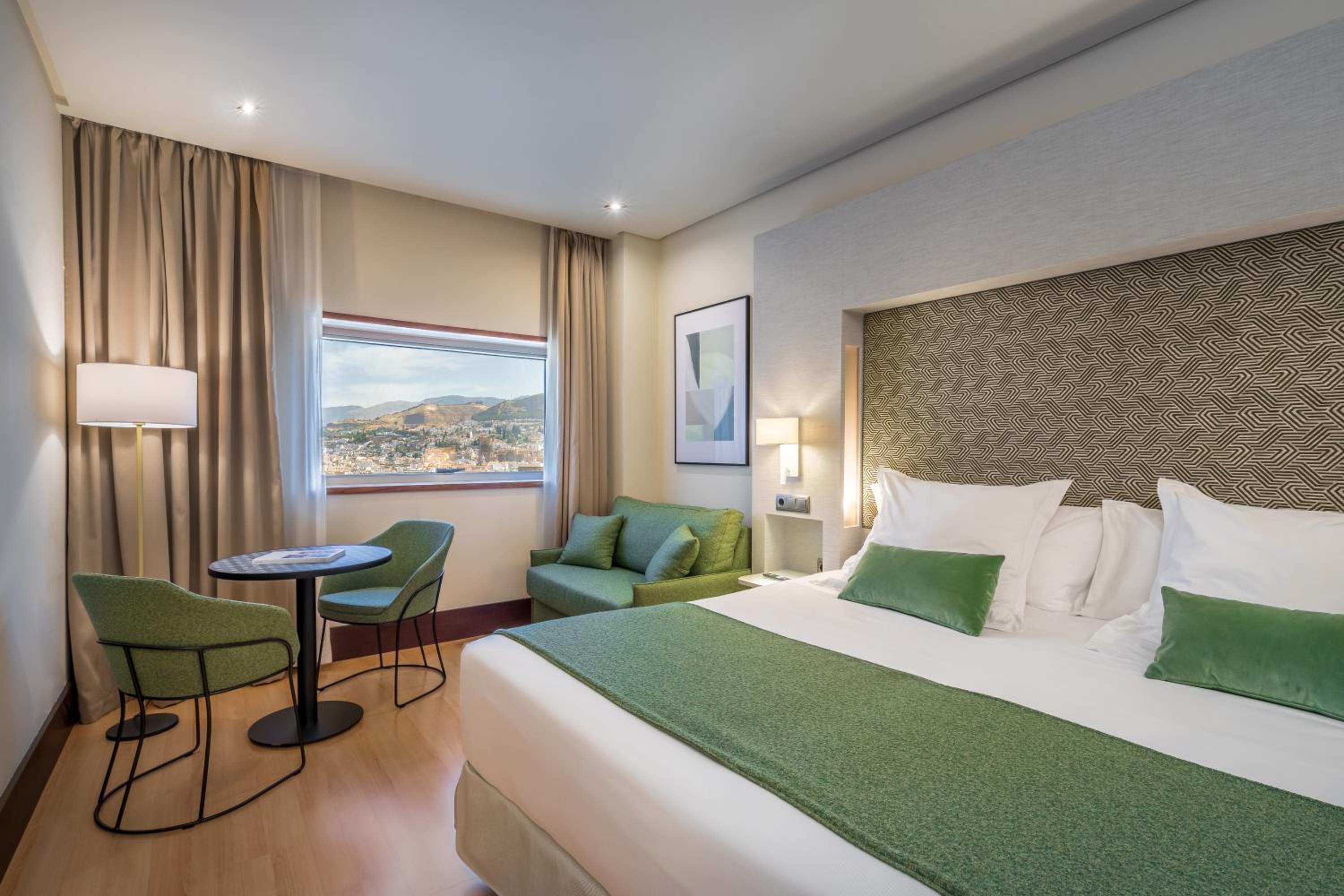 Deluxe Room with a View - Photo 4