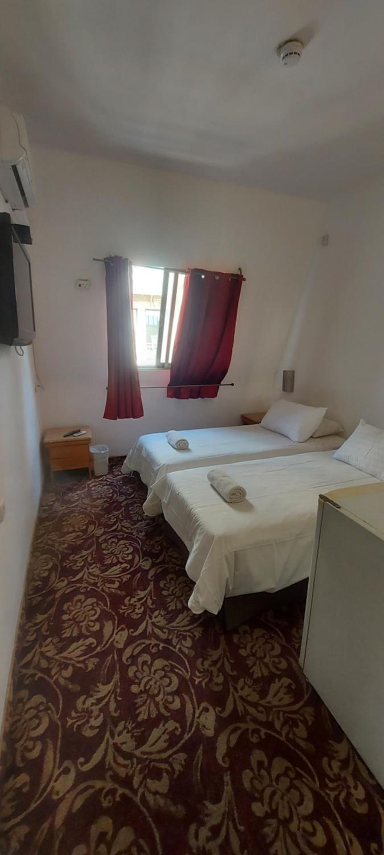 Standard Twin Room - Photo 10
