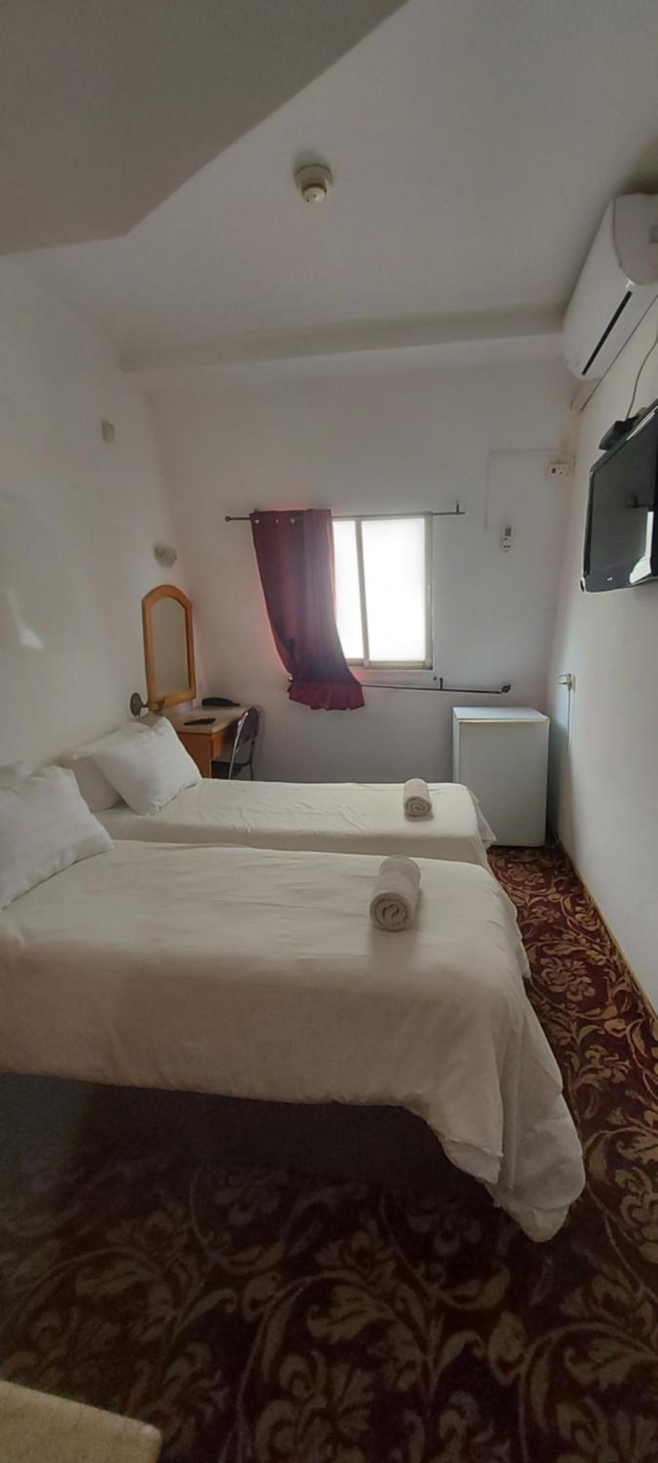 Standard Twin Room - Photo 2