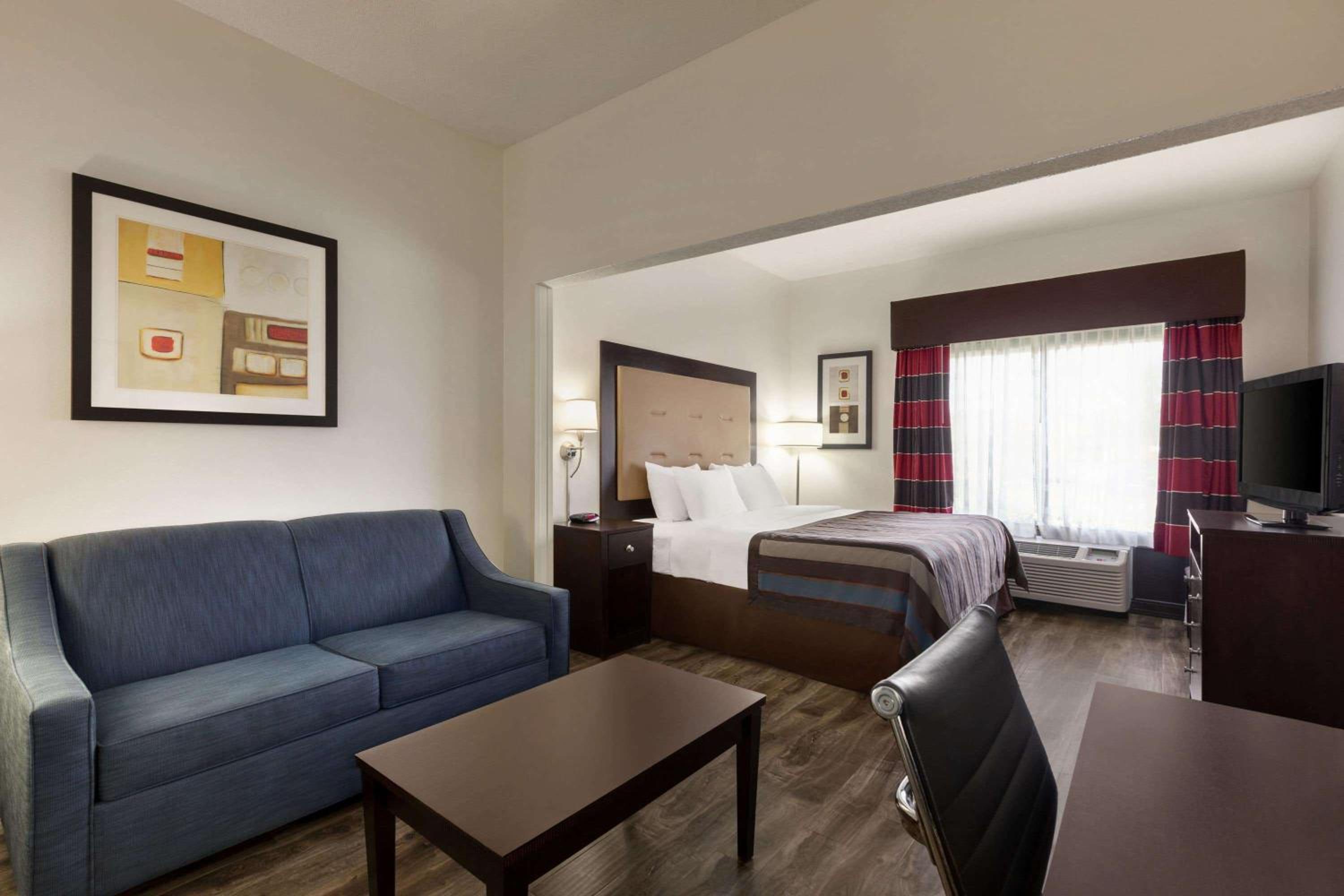 Deluxe King Room - Non-Smoking photo 1
