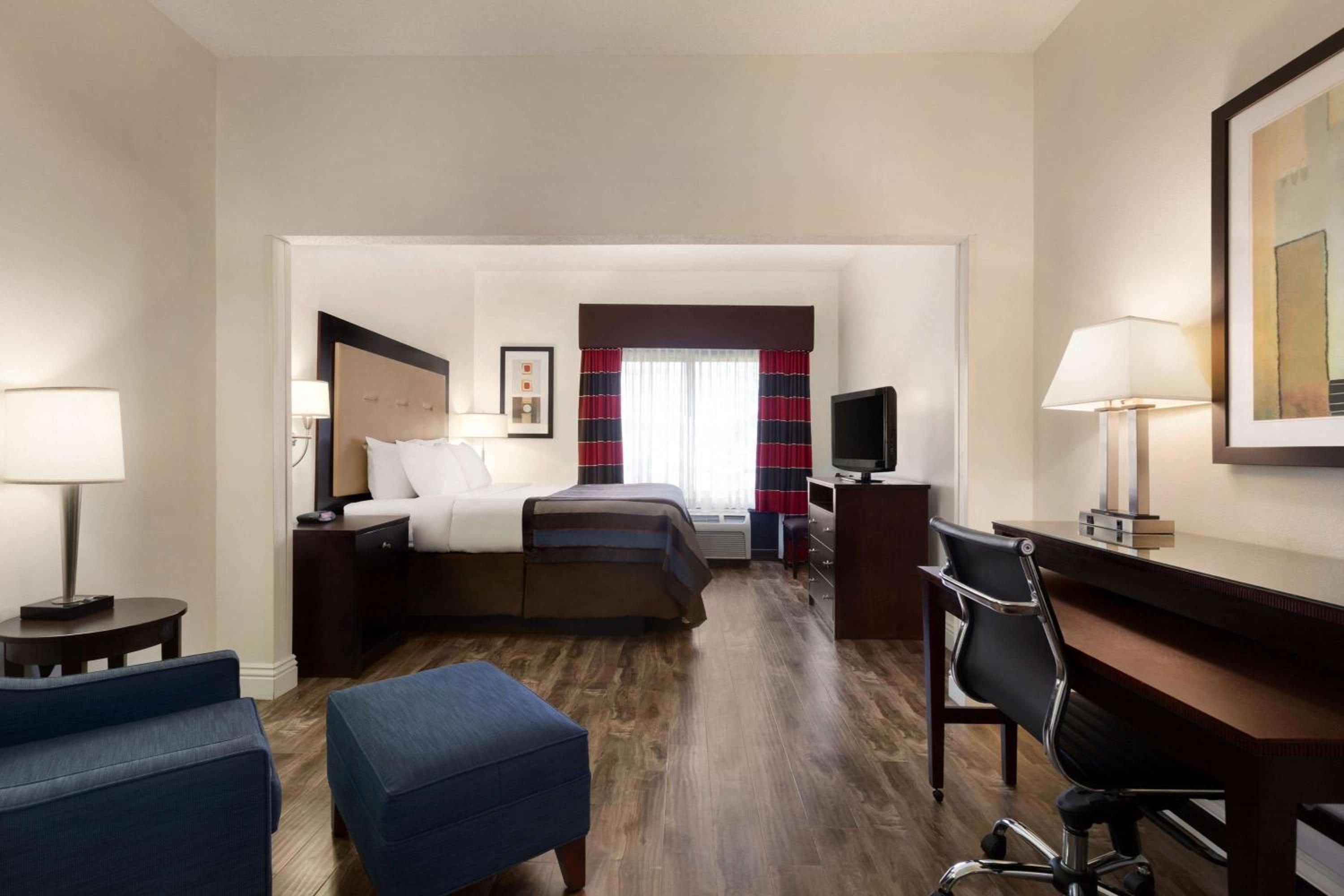 King Room - Non-Smoking photo 1