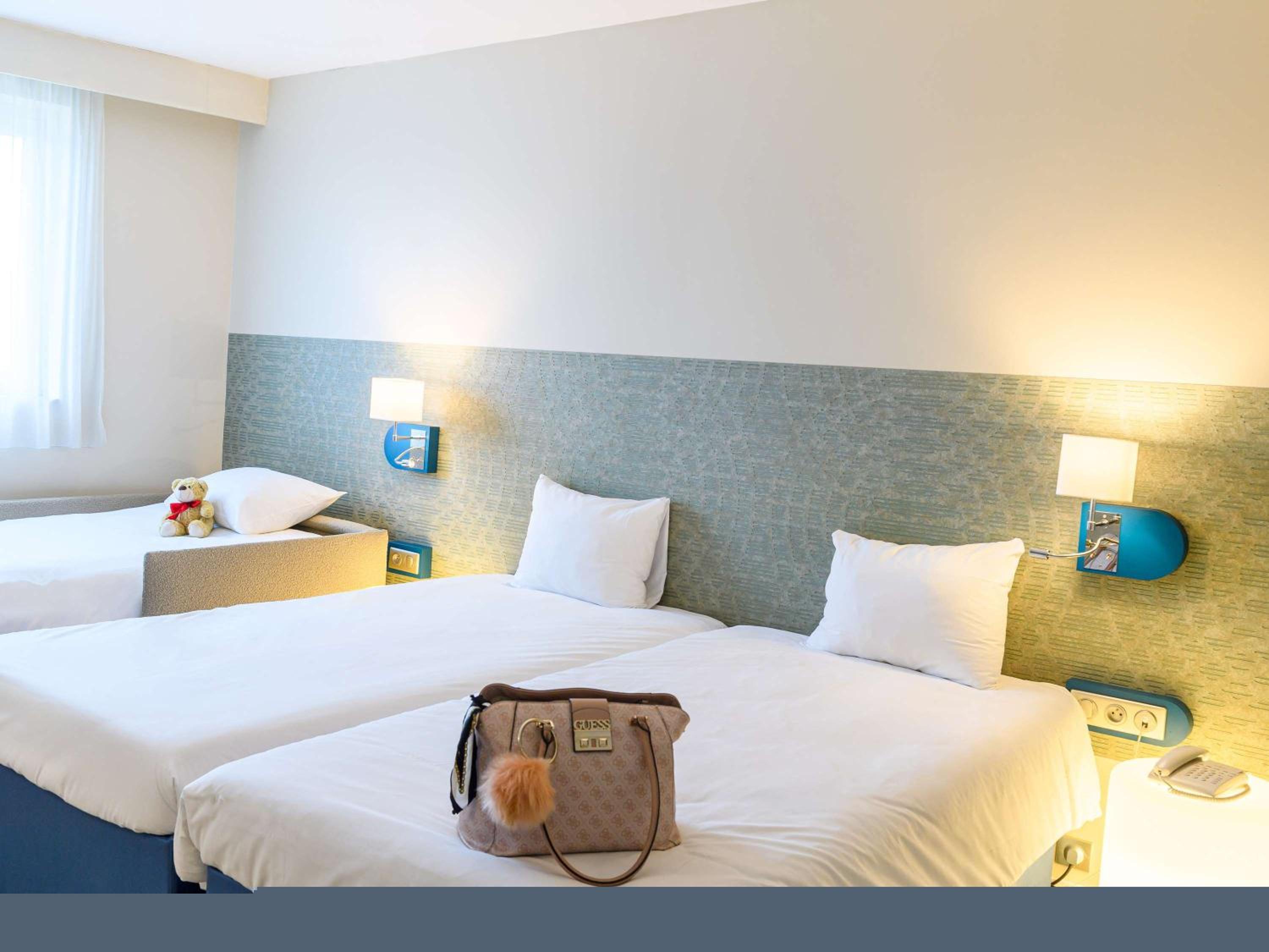 Standard Twin Room with Sofa - Photo 6