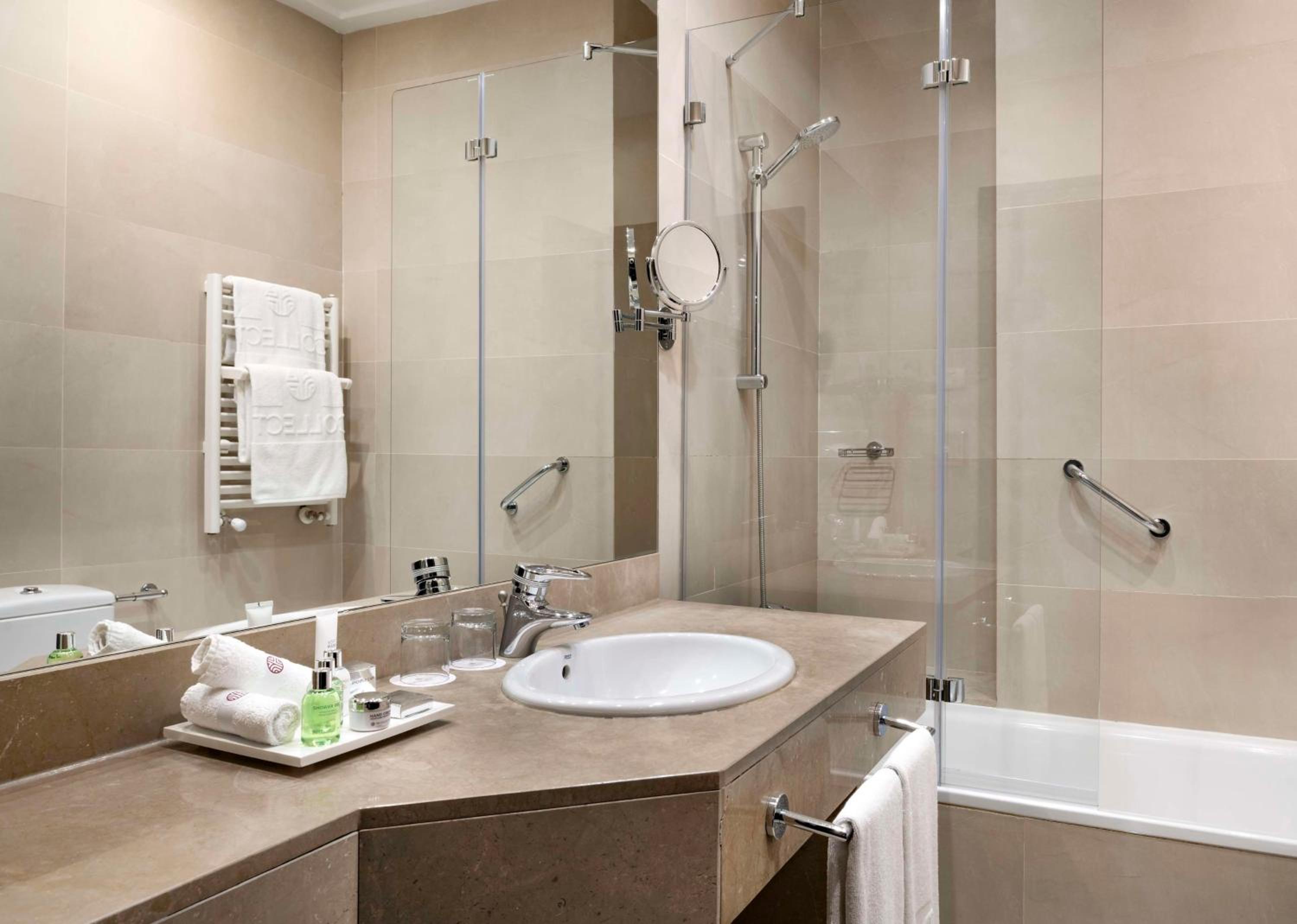 Superior Double or Twin Room - Photo 10