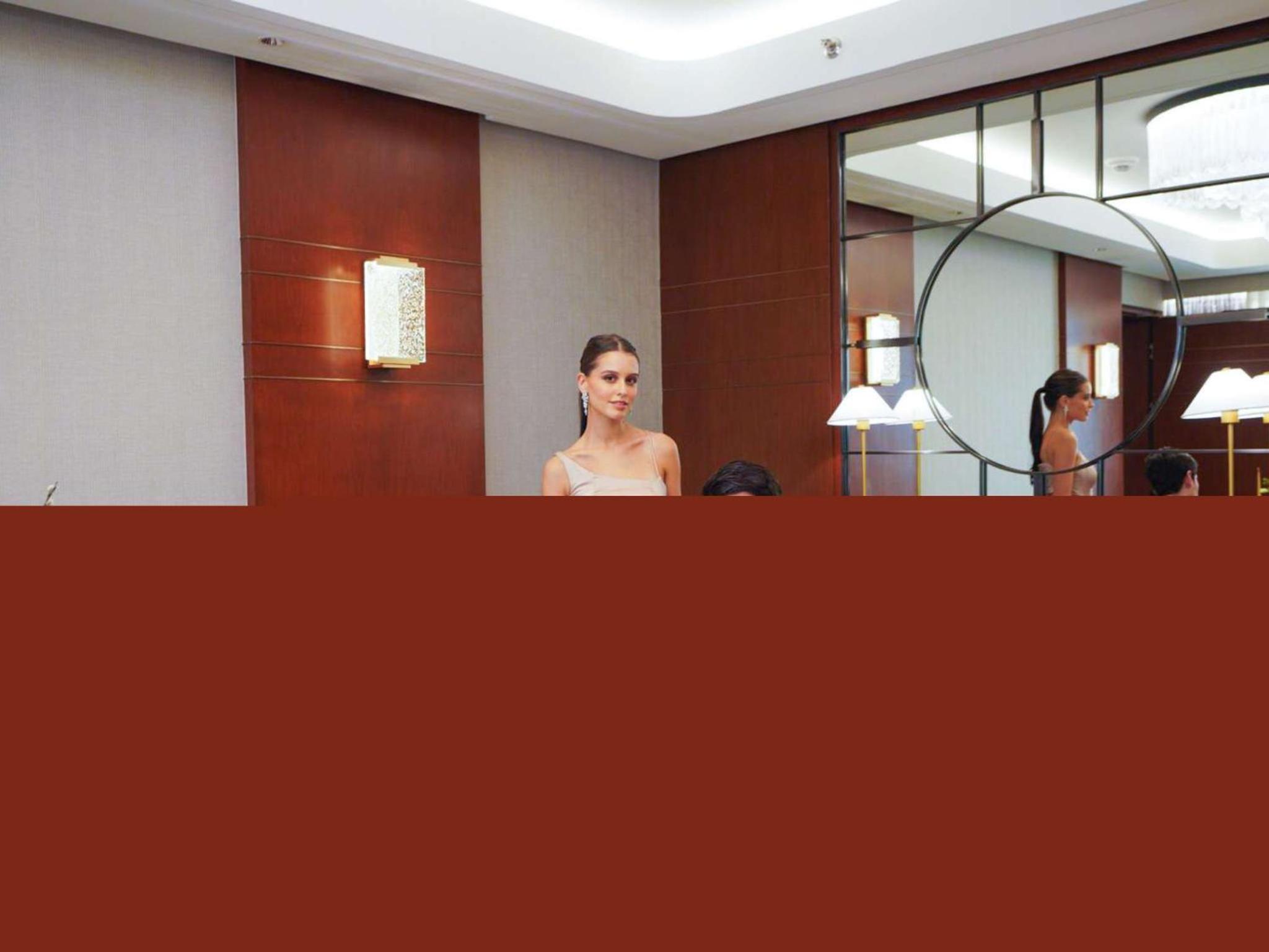 Presidential King Suite with Bay View and Club Lounge Access photo 2